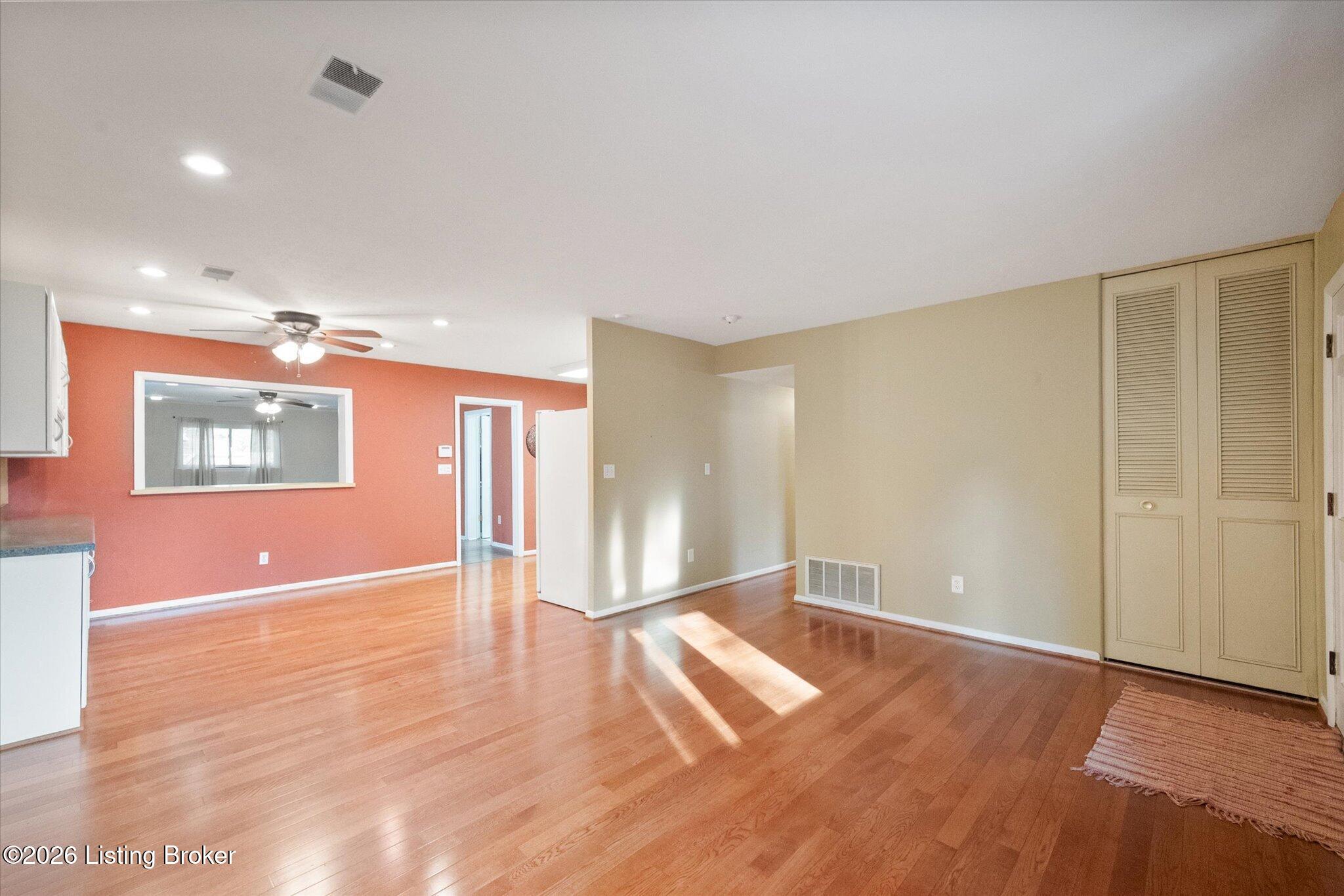 5604 Leemont Ct Property Photo 4