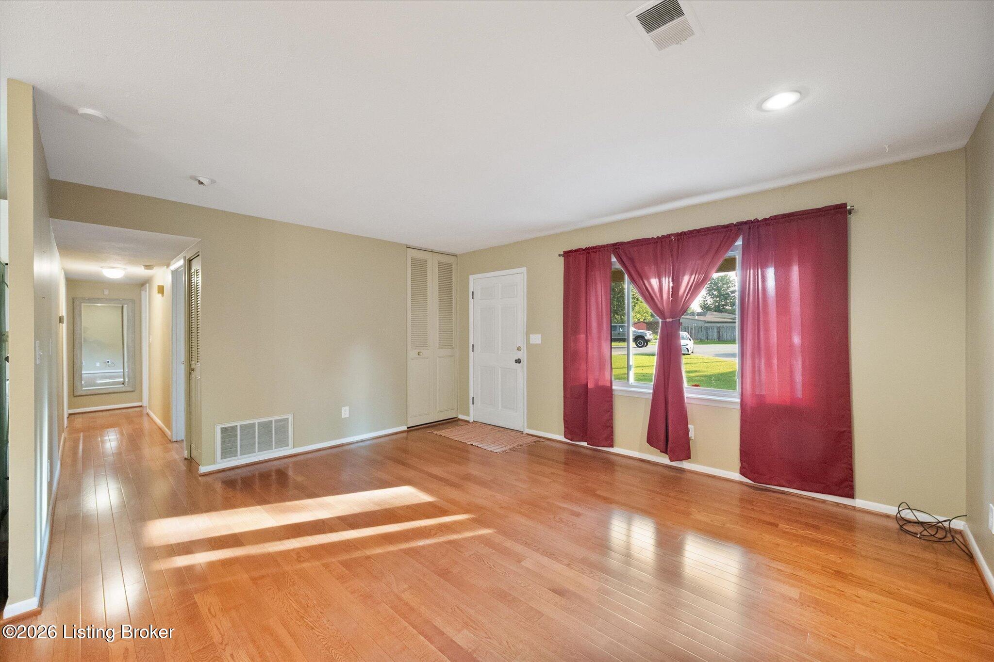 5604 Leemont Ct Property Photo 6