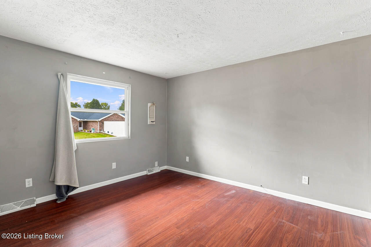 134 Carl St Property Photo 2