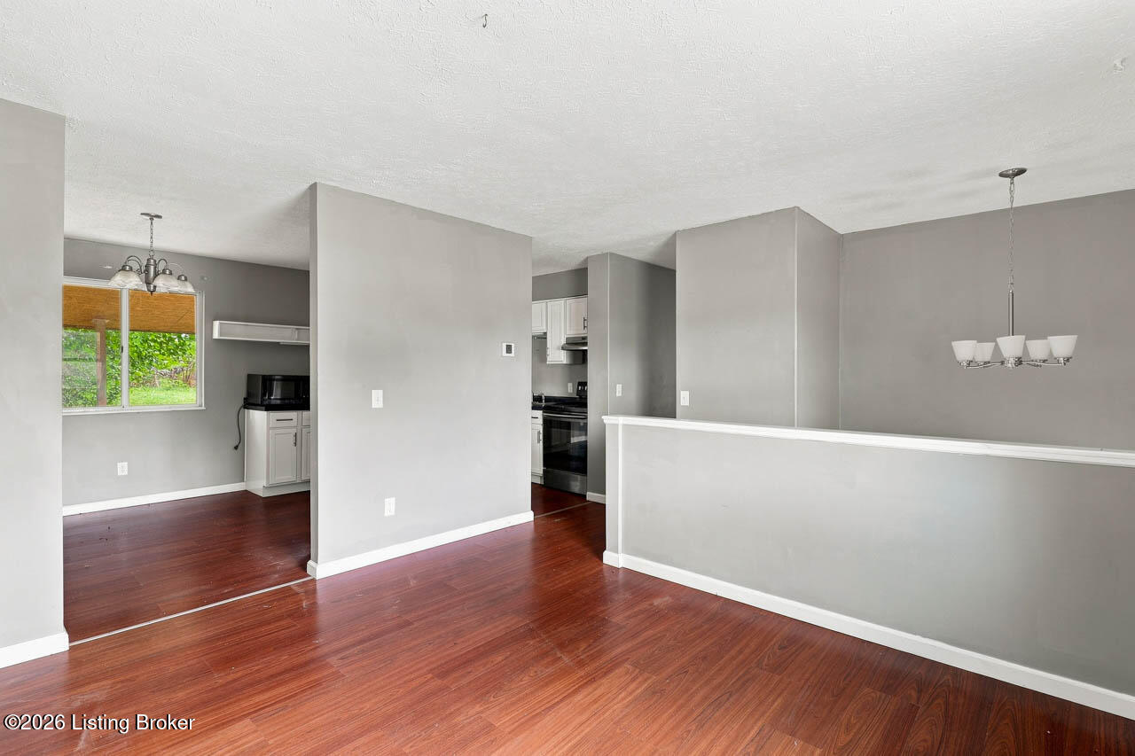 134 Carl St Property Photo 3