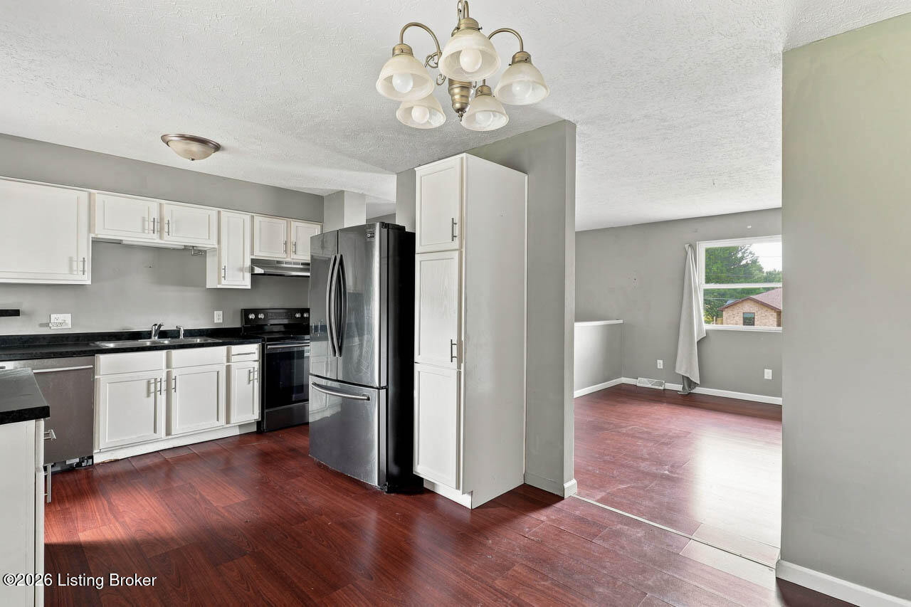 134 Carl St Property Photo 5