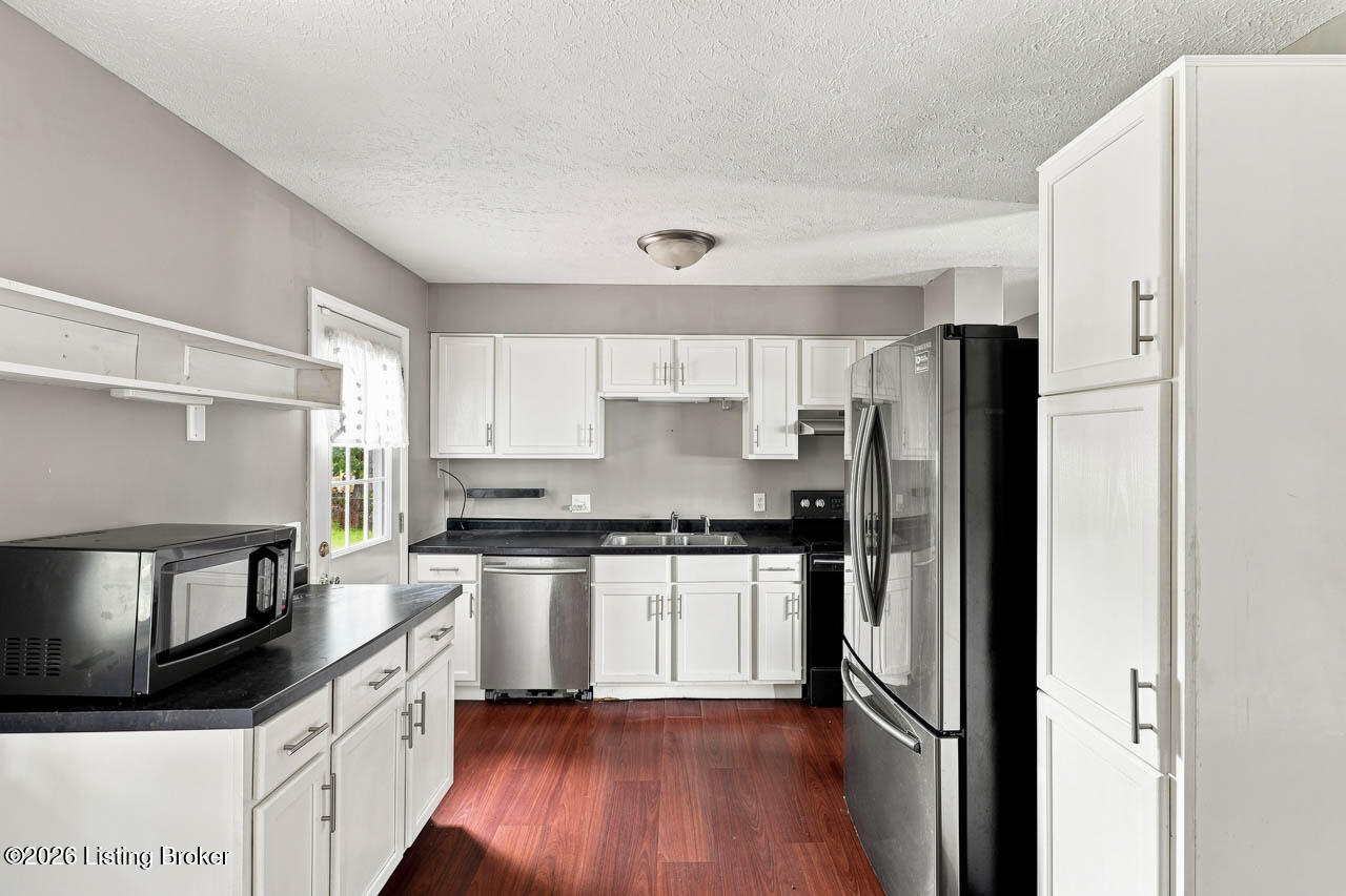 134 Carl St Property Photo 6