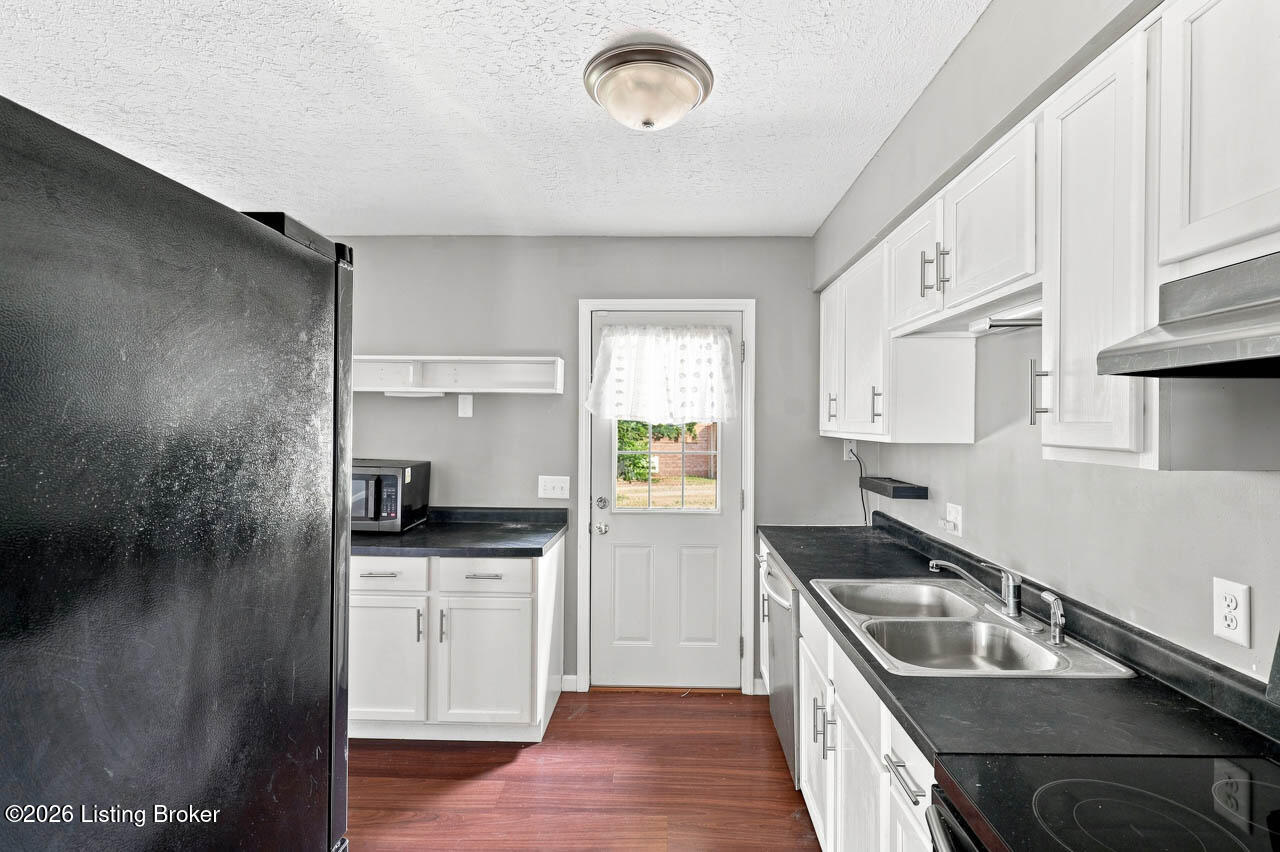 134 Carl St Property Photo 7