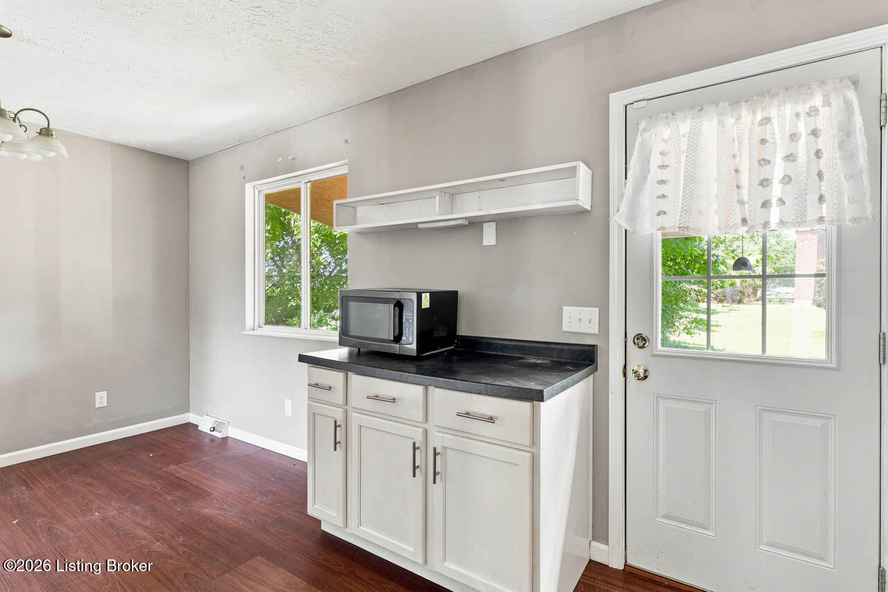 134 Carl St Property Photo 8