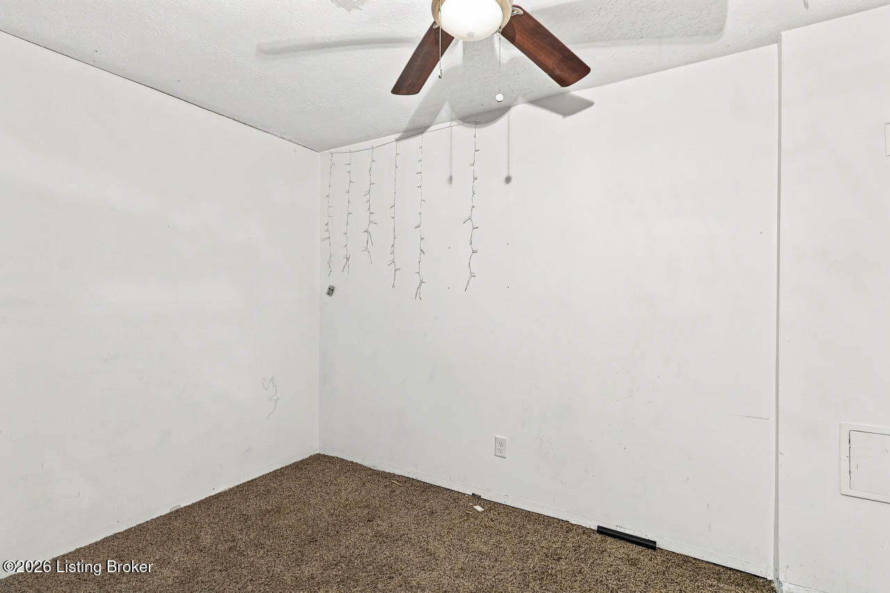 134 Carl St Property Photo 23