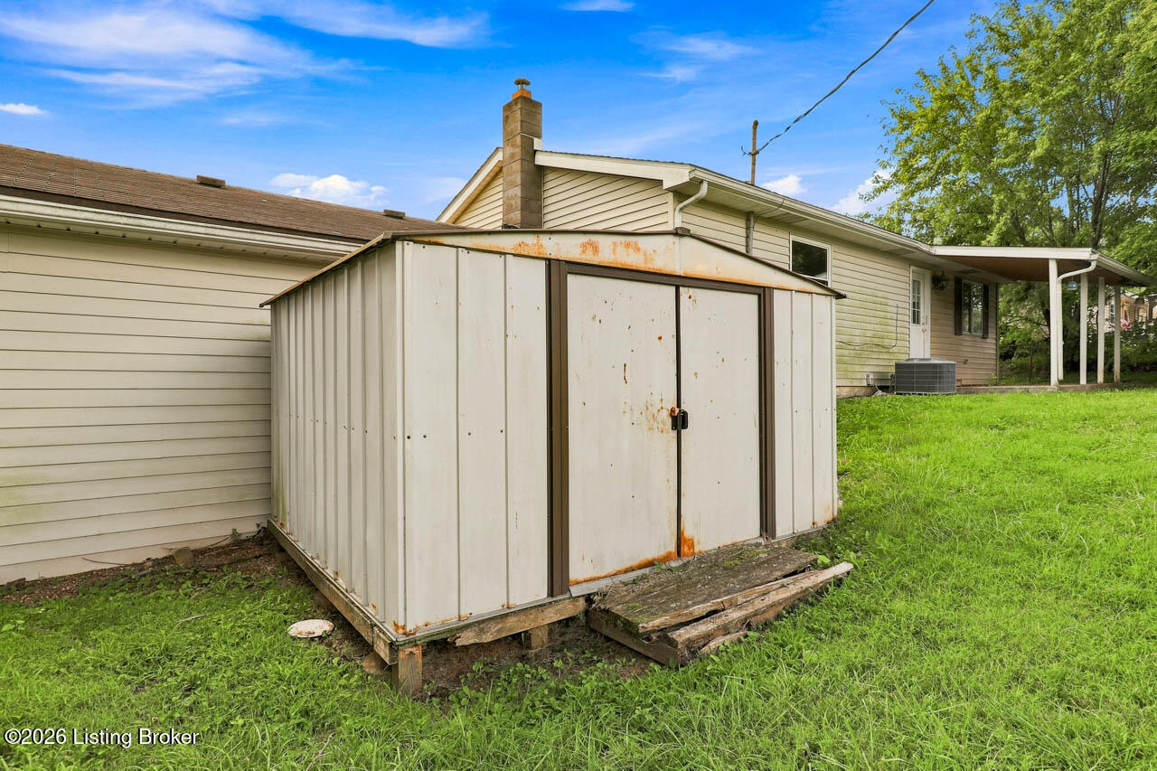 134 Carl St Property Photo 29