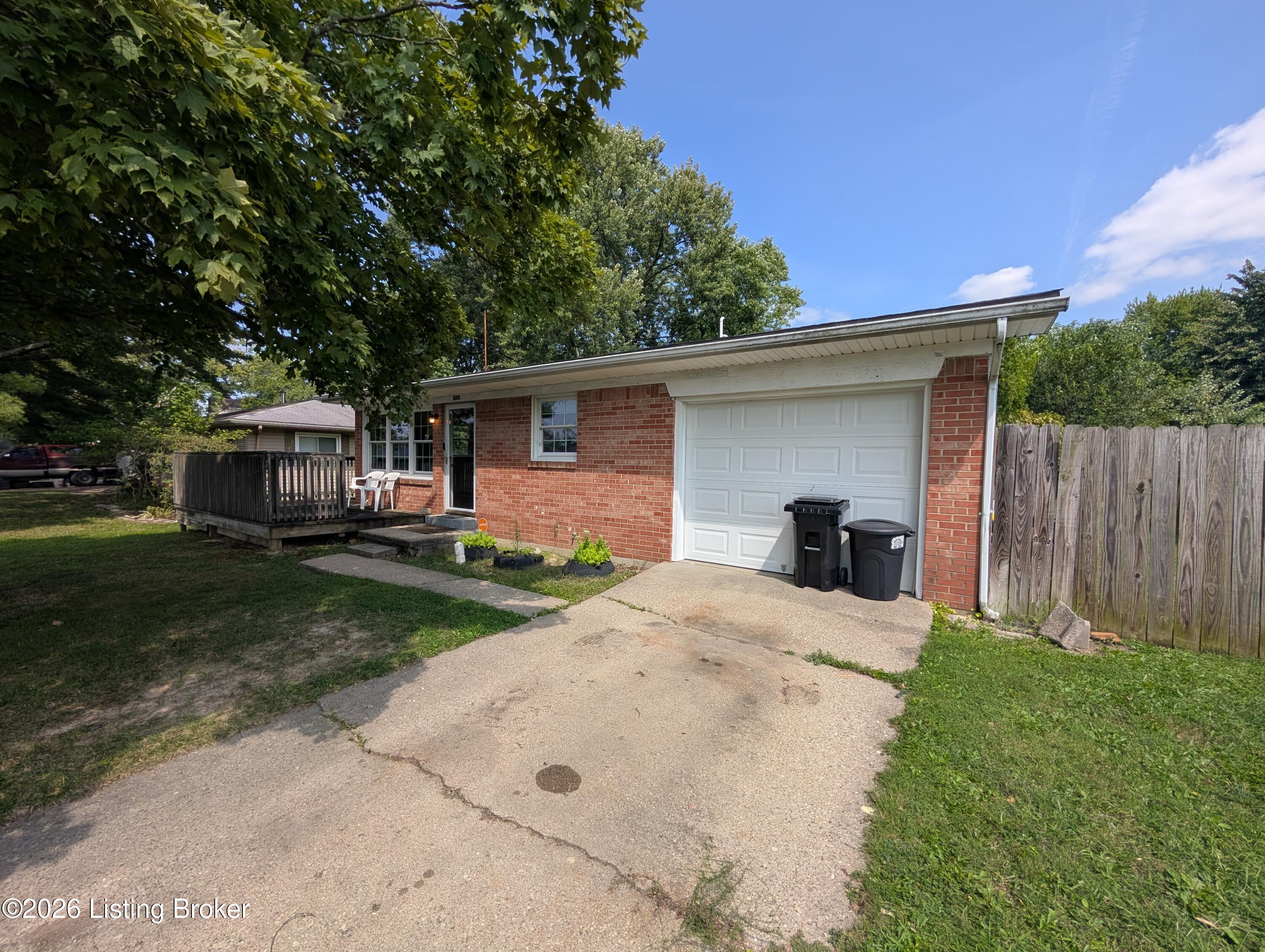 1924 Locust St Property Photo 1