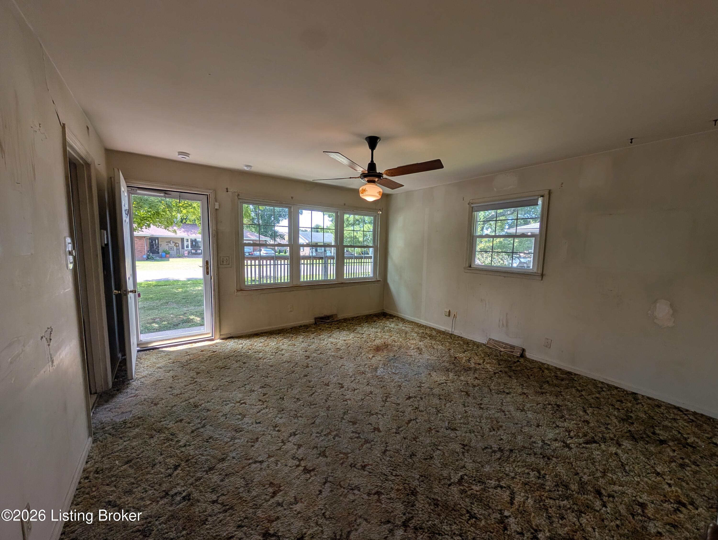 1924 Locust St Property Photo 3
