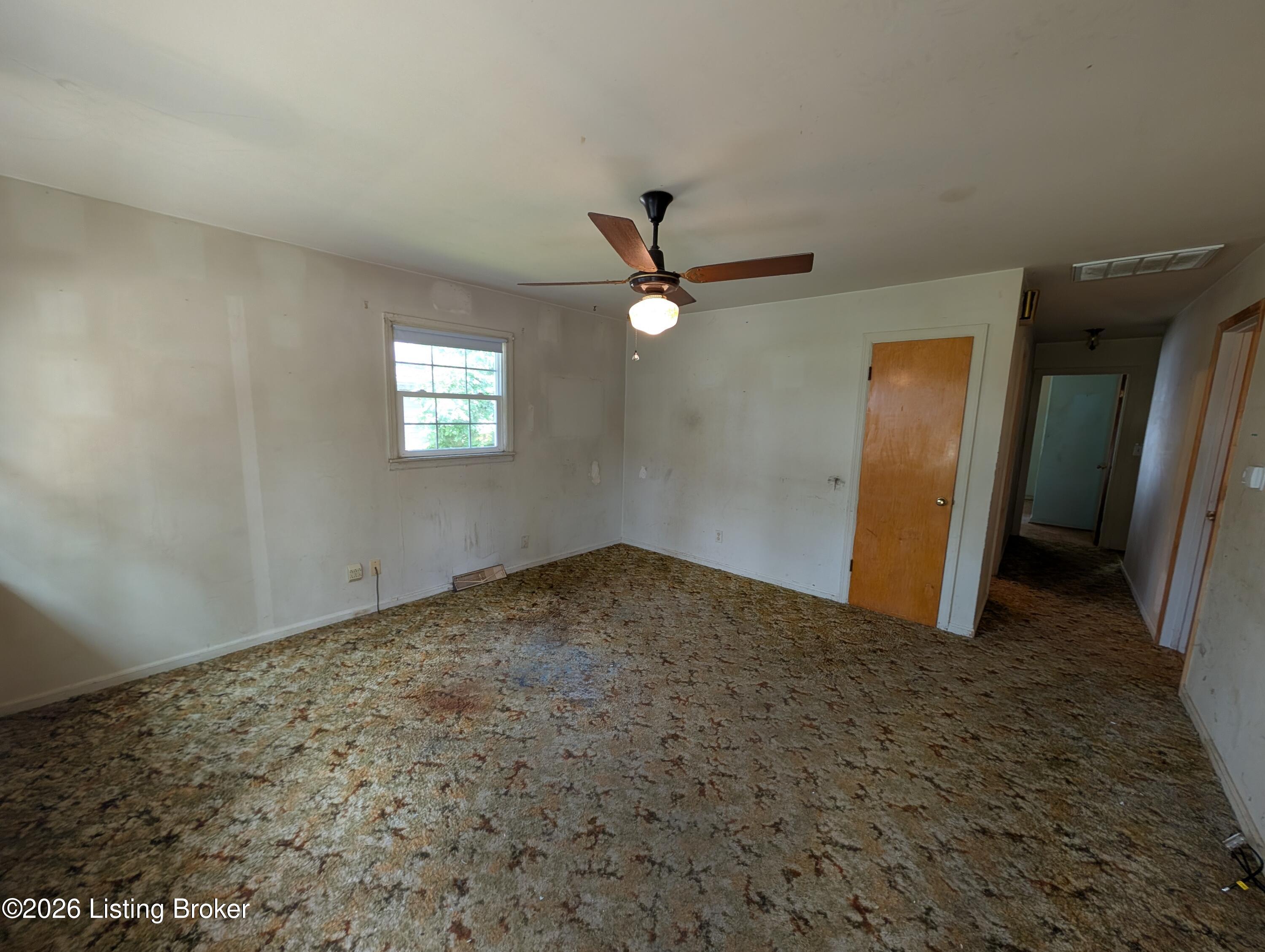 1924 Locust St Property Photo 4