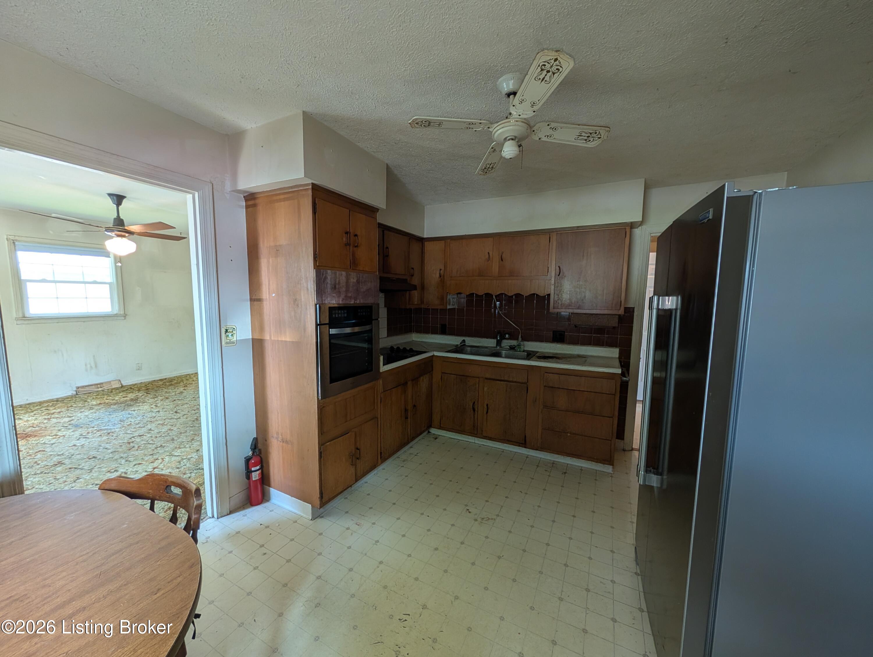 1924 Locust St Property Photo 5