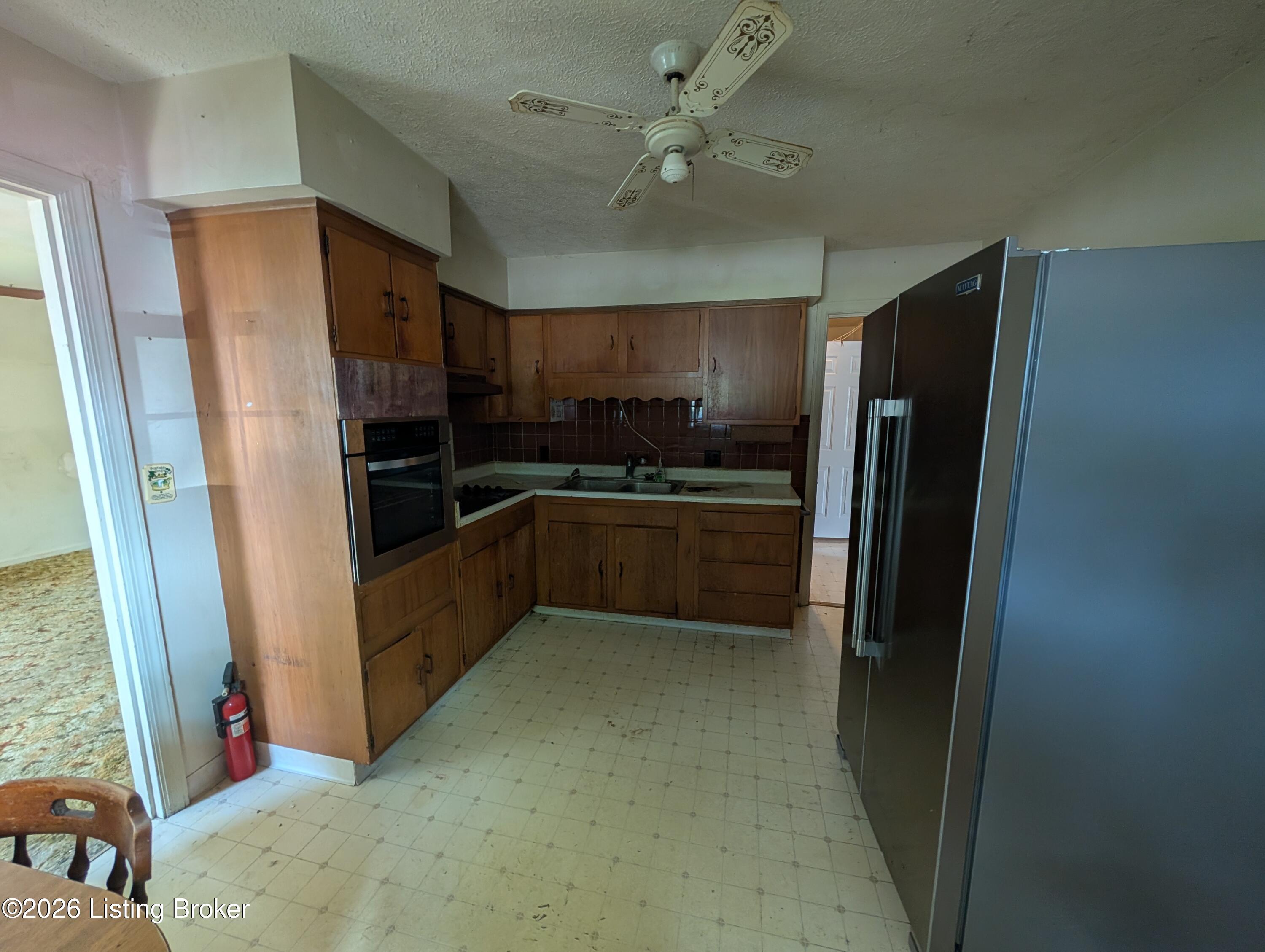1924 Locust St Property Photo 6