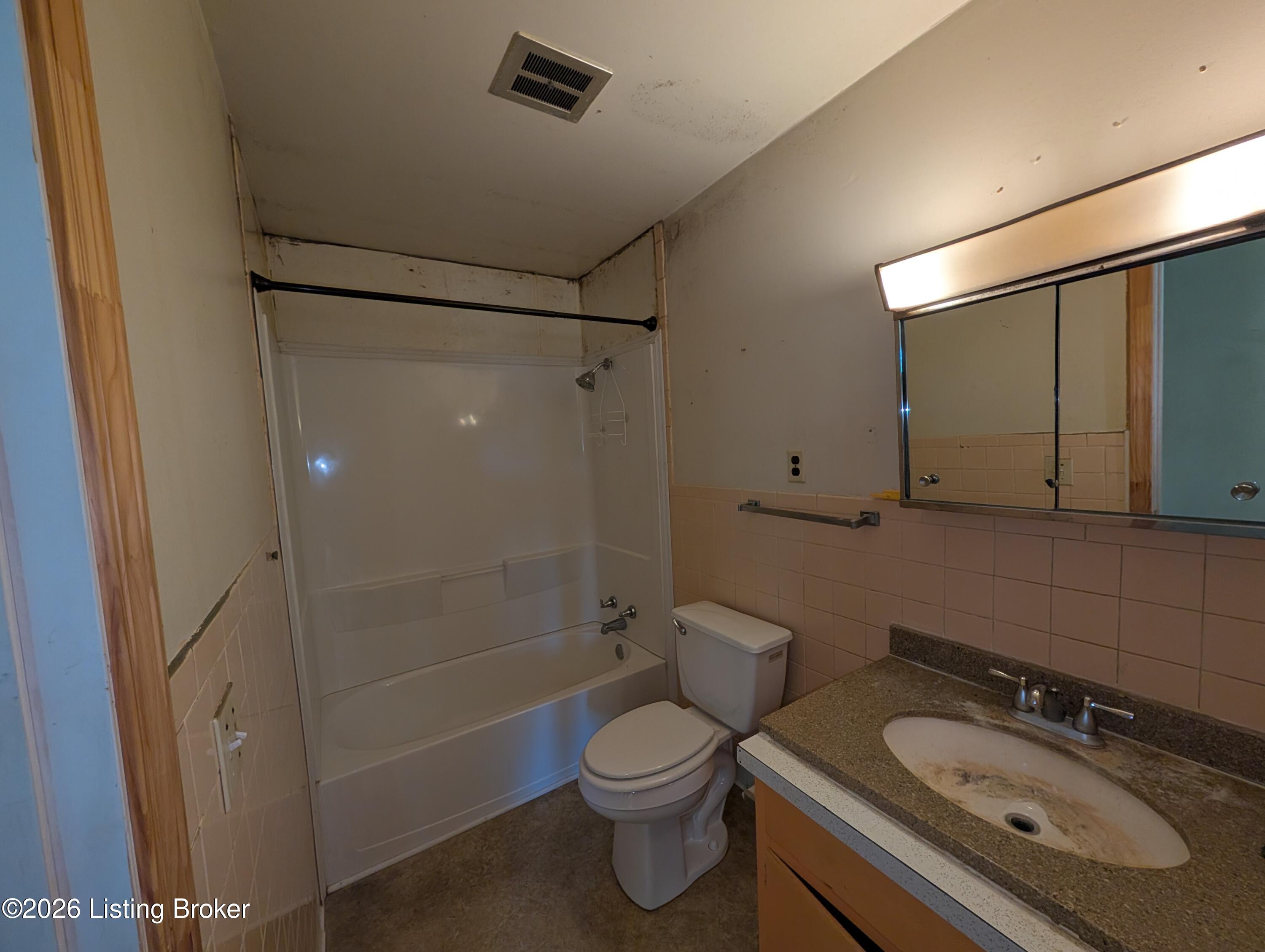 1924 Locust St Property Photo 14