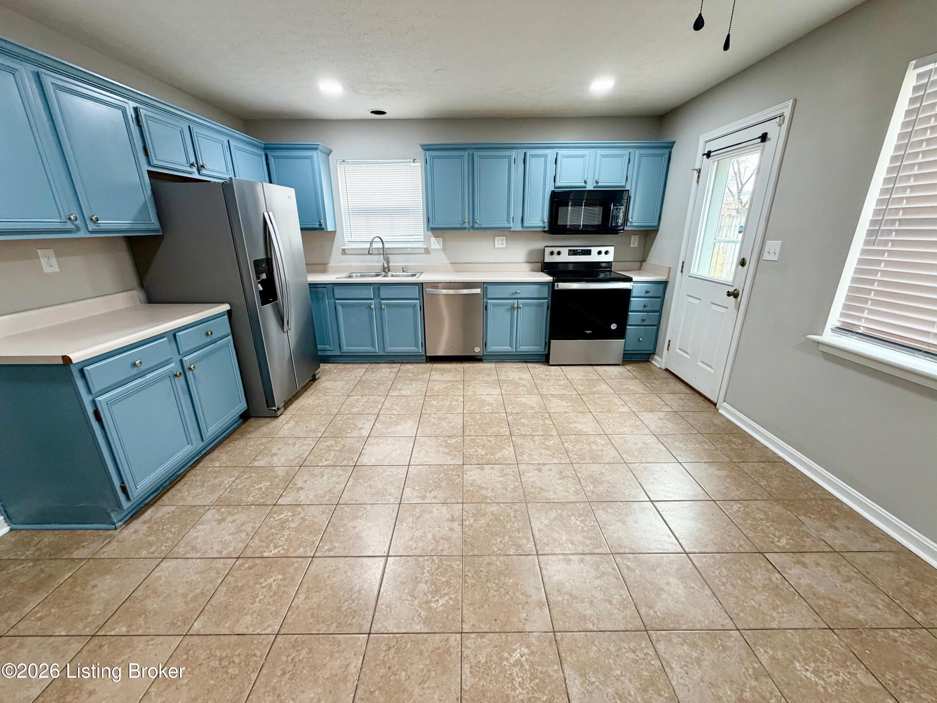 12420 Brothers Ave Property Photo 4