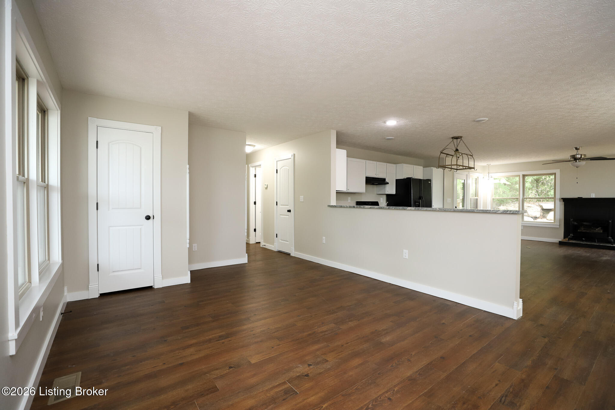 384 Schoolside Dr Property Photo 2