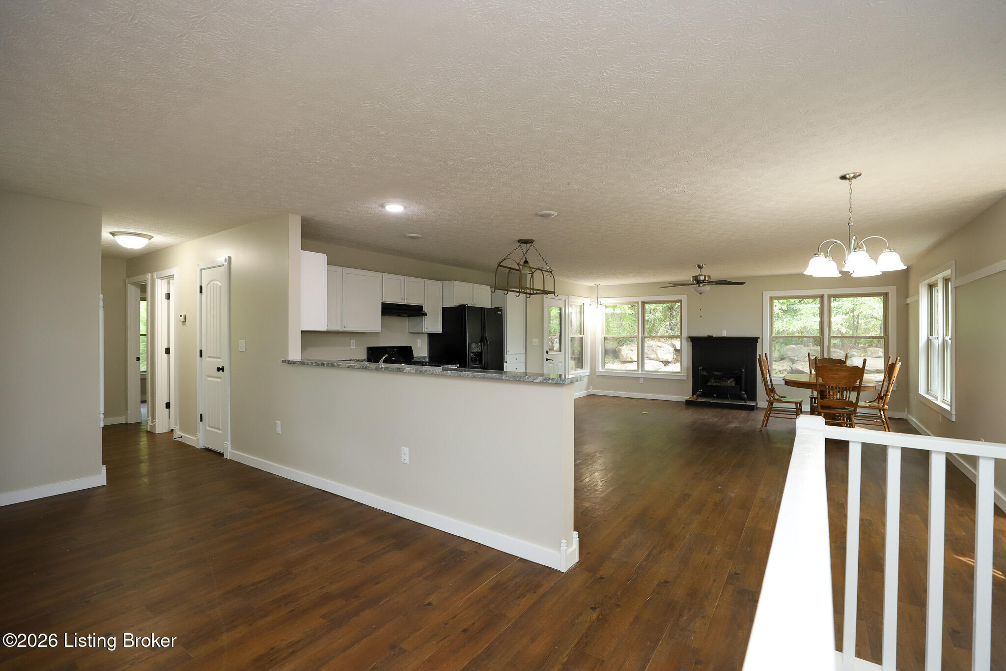 384 Schoolside Dr Property Photo 3