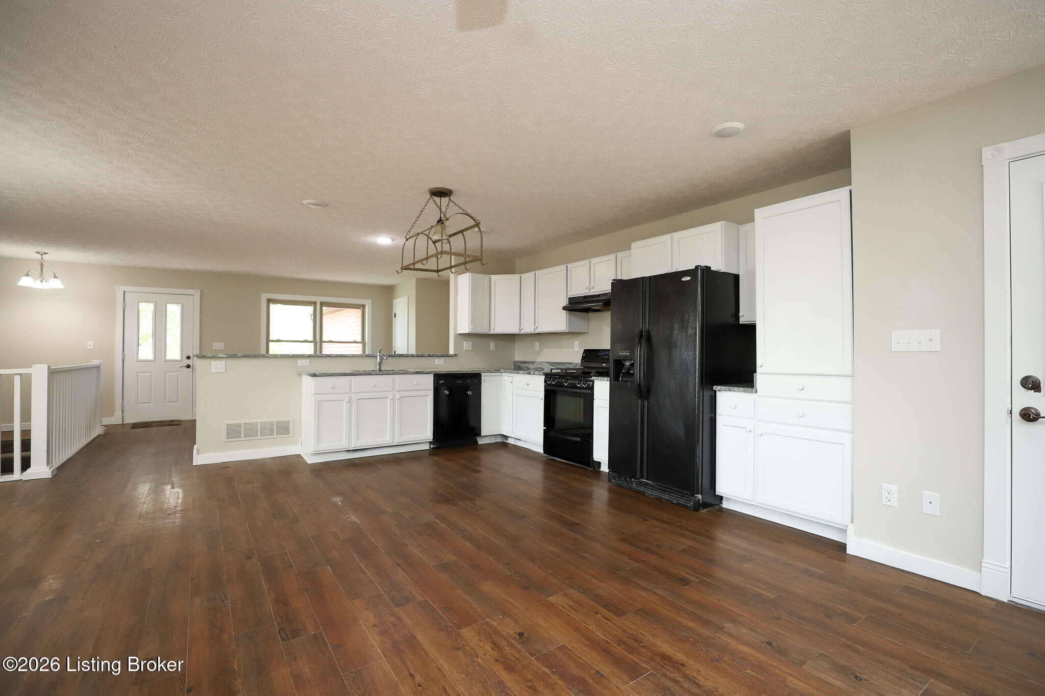 384 Schoolside Dr Property Photo 4