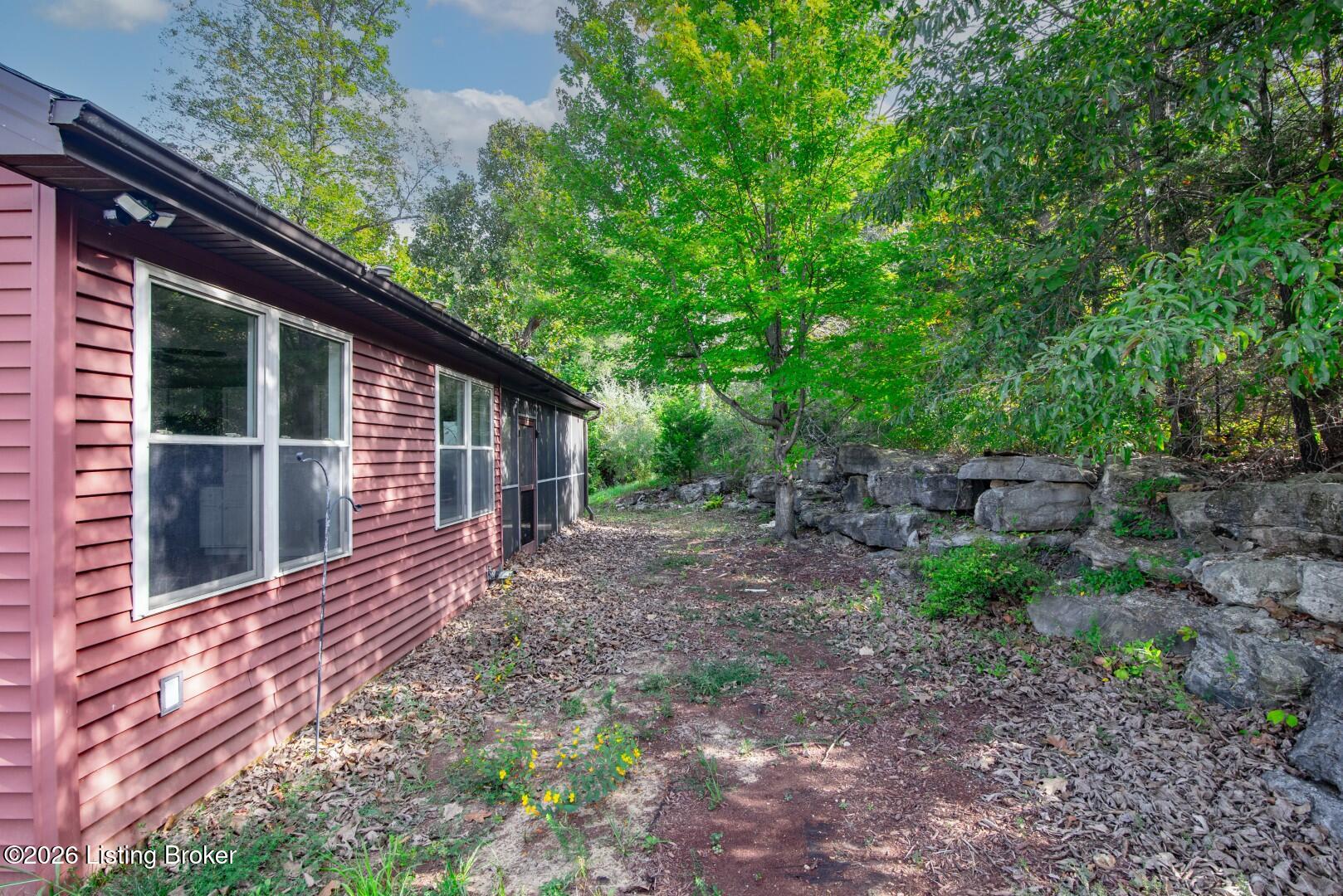 384 Schoolside Dr Property Photo 5