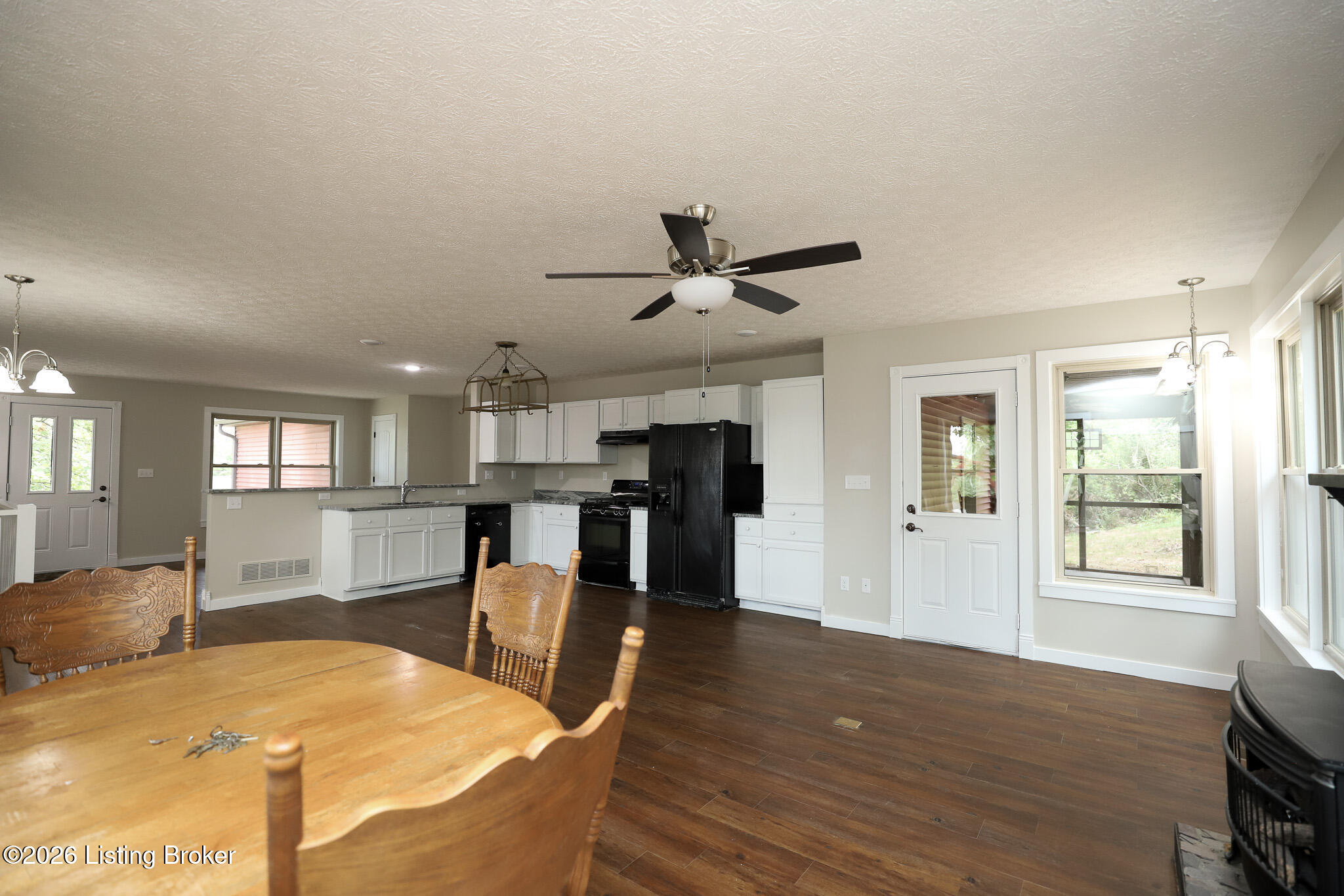 384 Schoolside Dr Property Photo 8