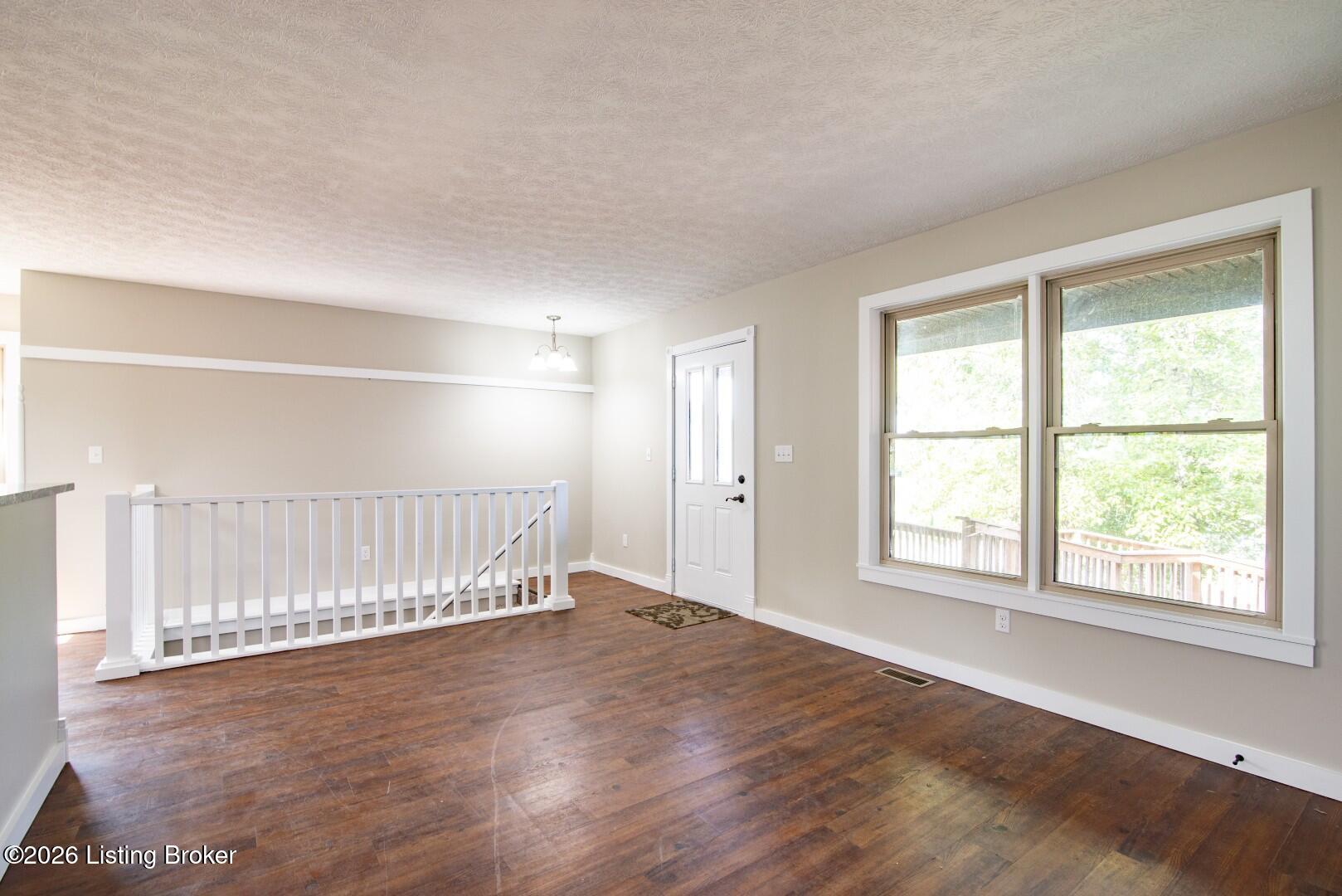 384 Schoolside Dr Property Photo 10