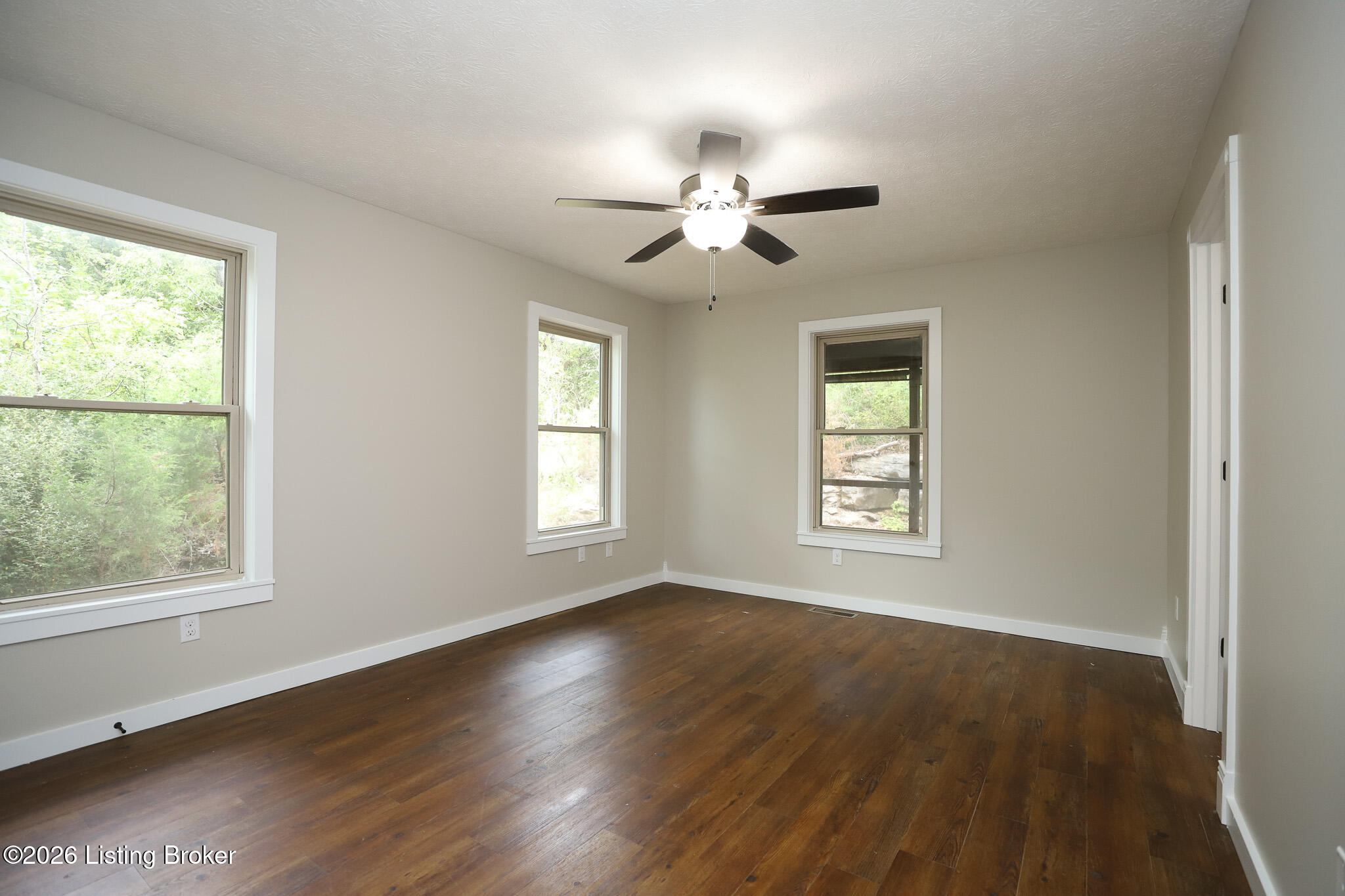 384 Schoolside Dr Property Photo 12