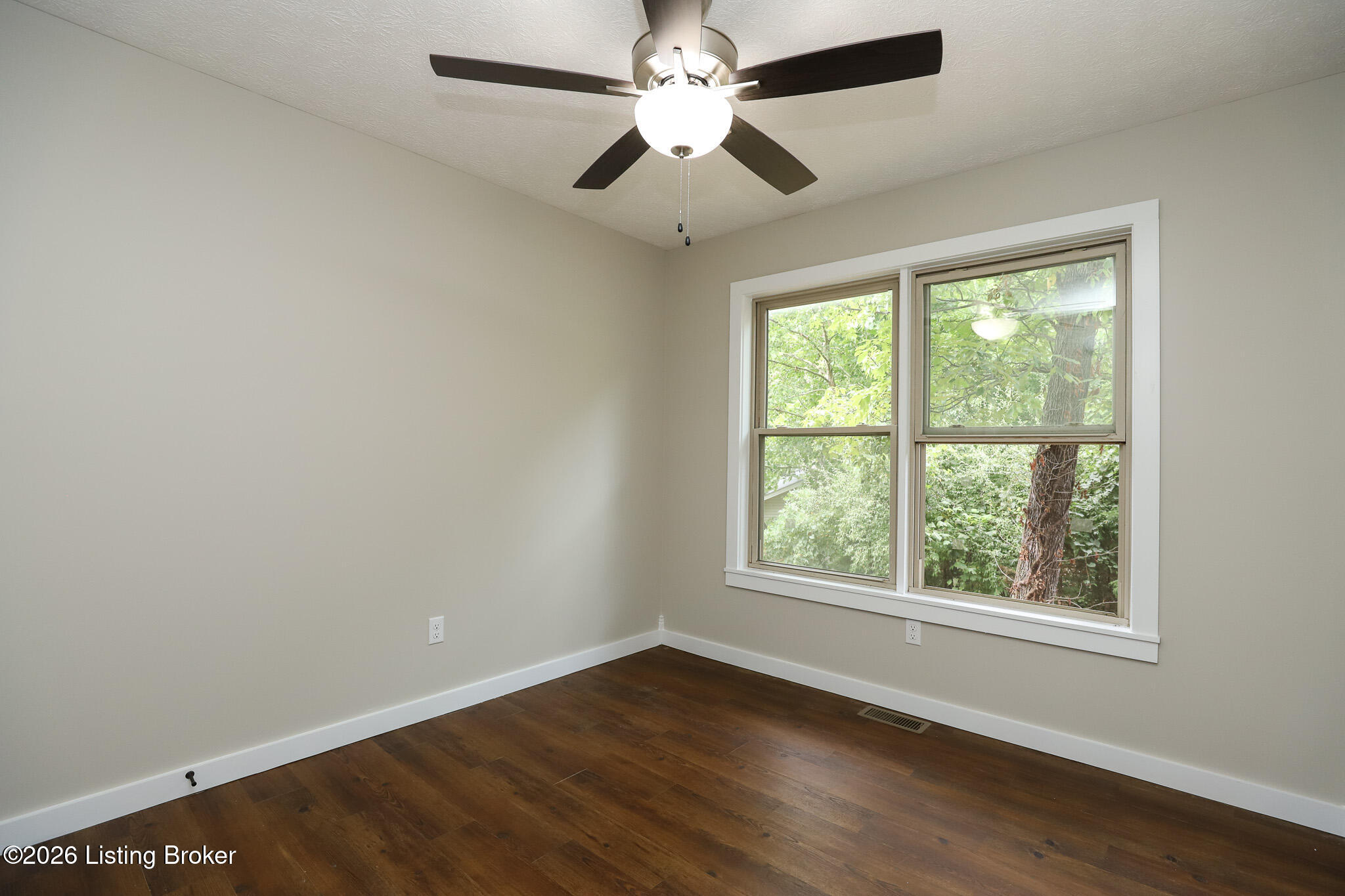 384 Schoolside Dr Property Photo 15