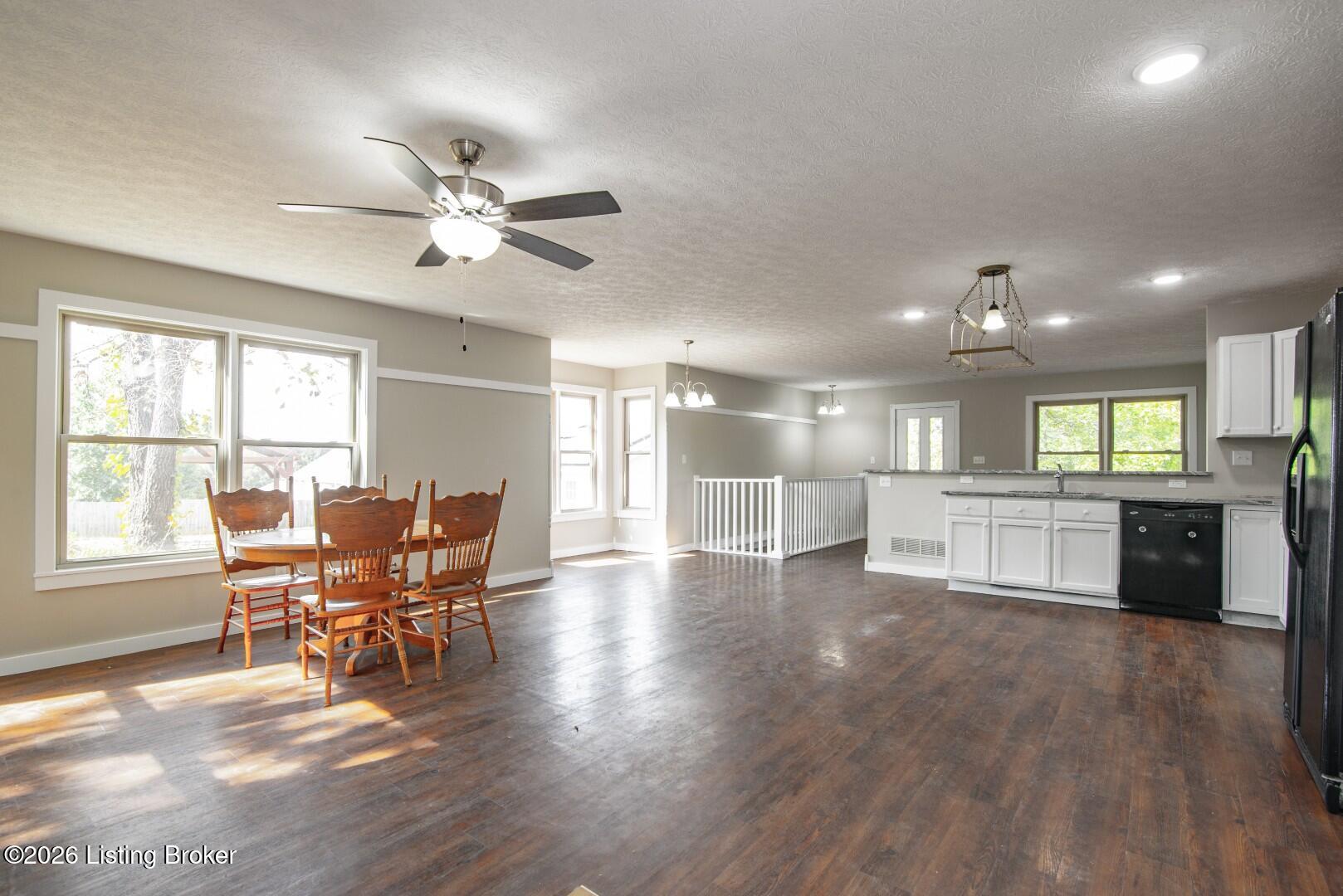 384 Schoolside Dr Property Photo 19