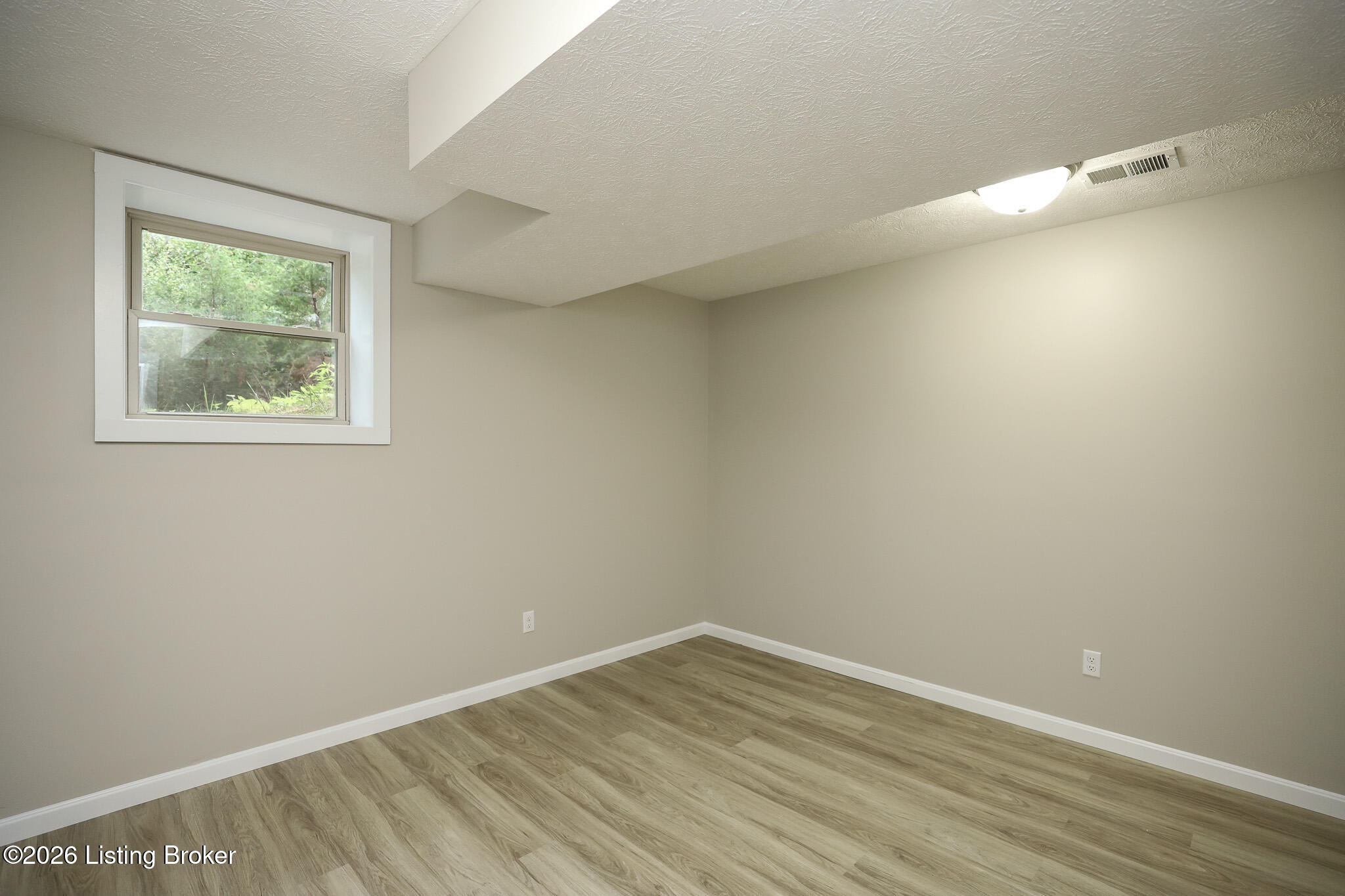 384 Schoolside Dr Property Photo 20