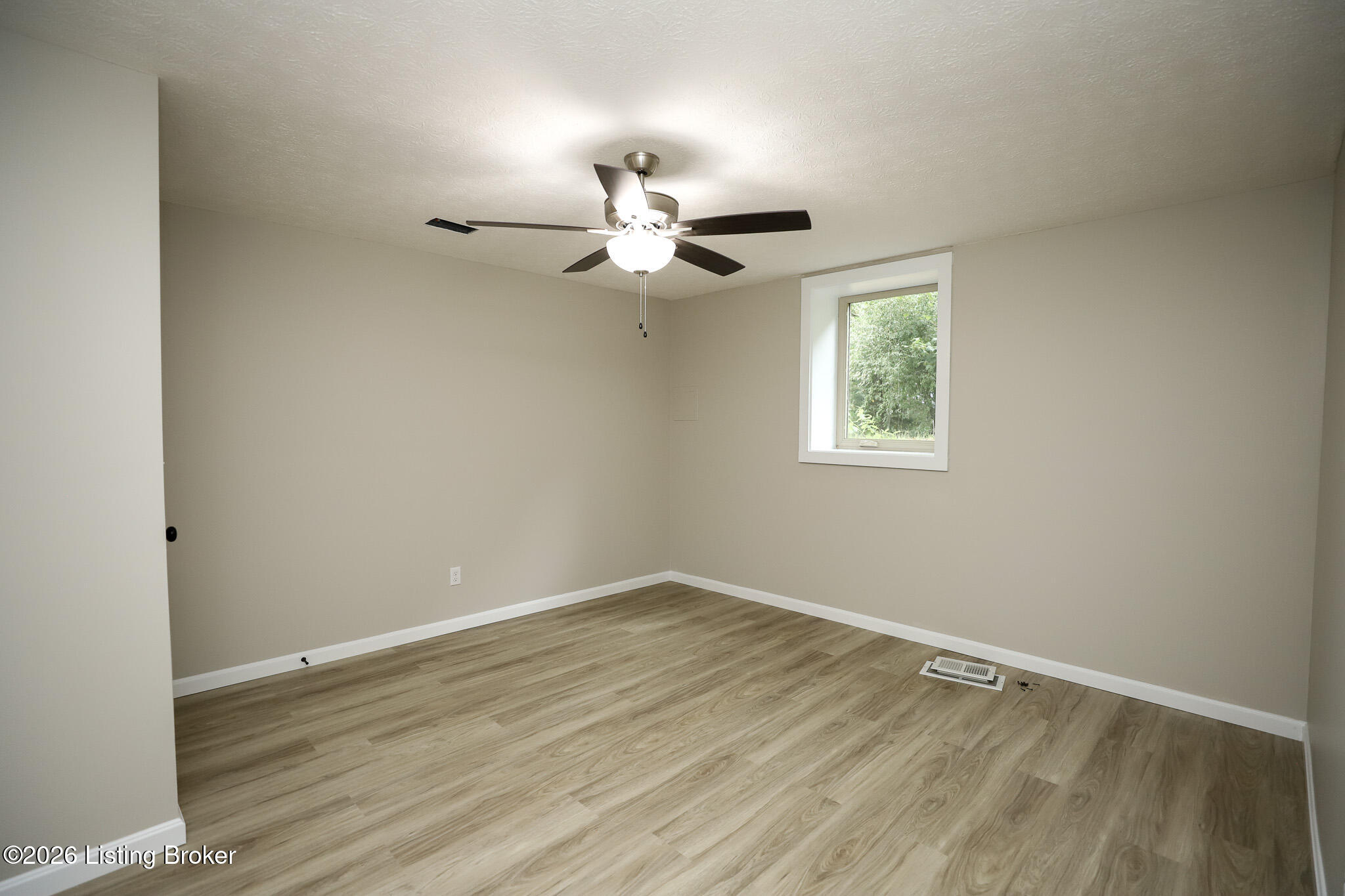 384 Schoolside Dr Property Photo 22