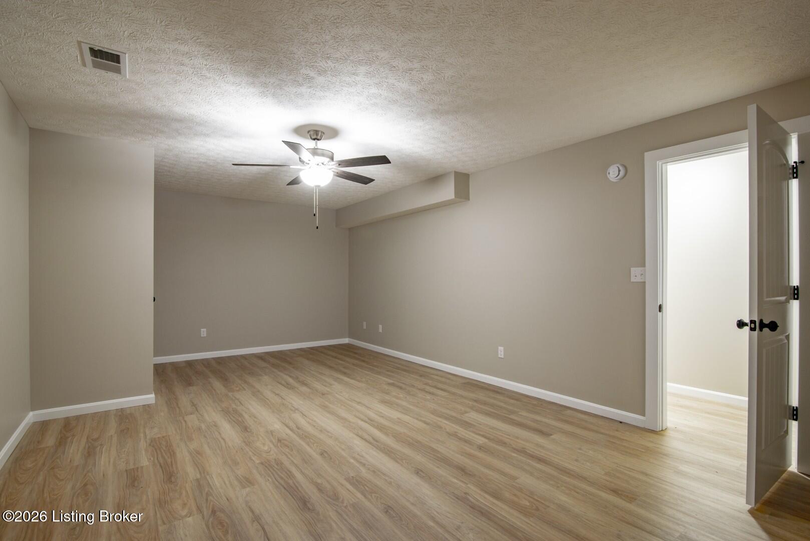 384 Schoolside Dr Property Photo 40