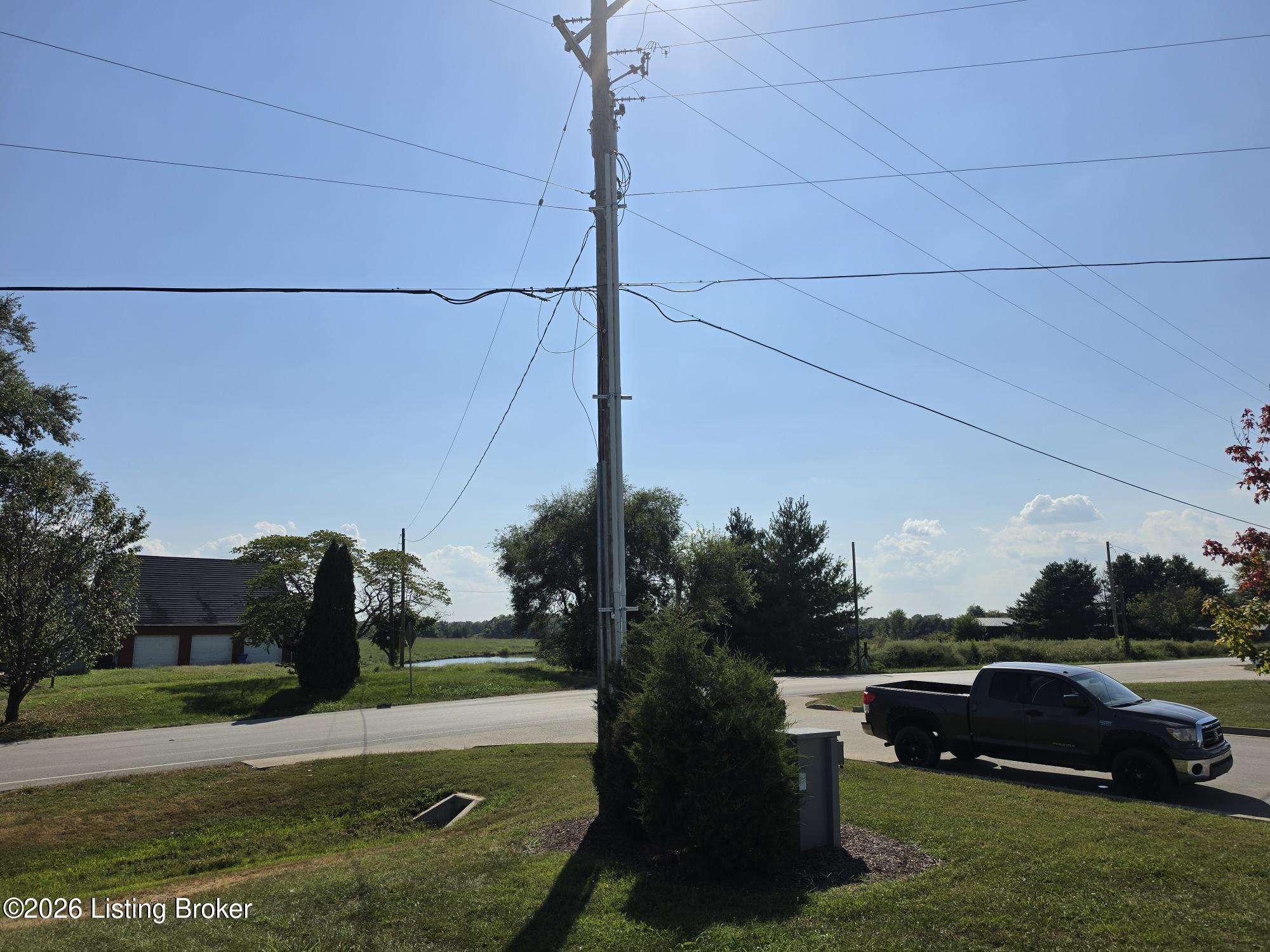 2047 Waddy Rd Property Photo 6