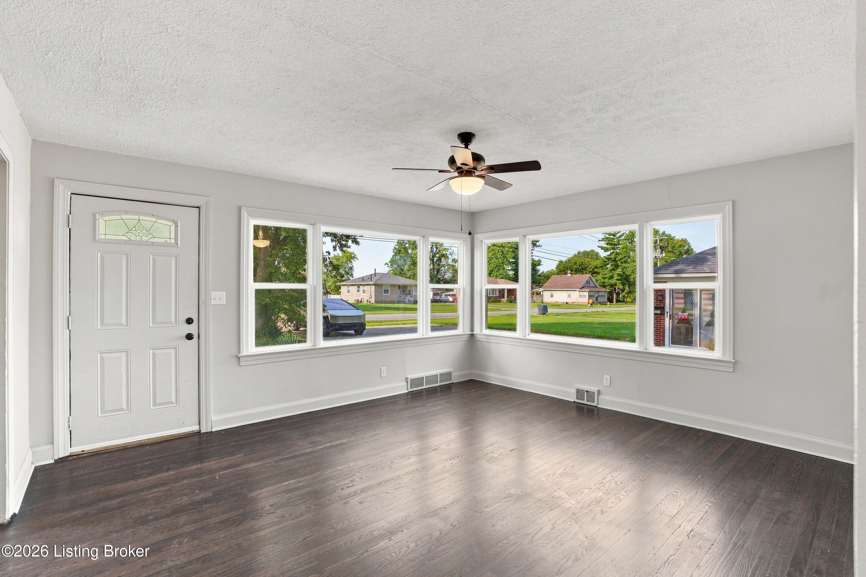 4933 W Pages Ln Property Photo 12