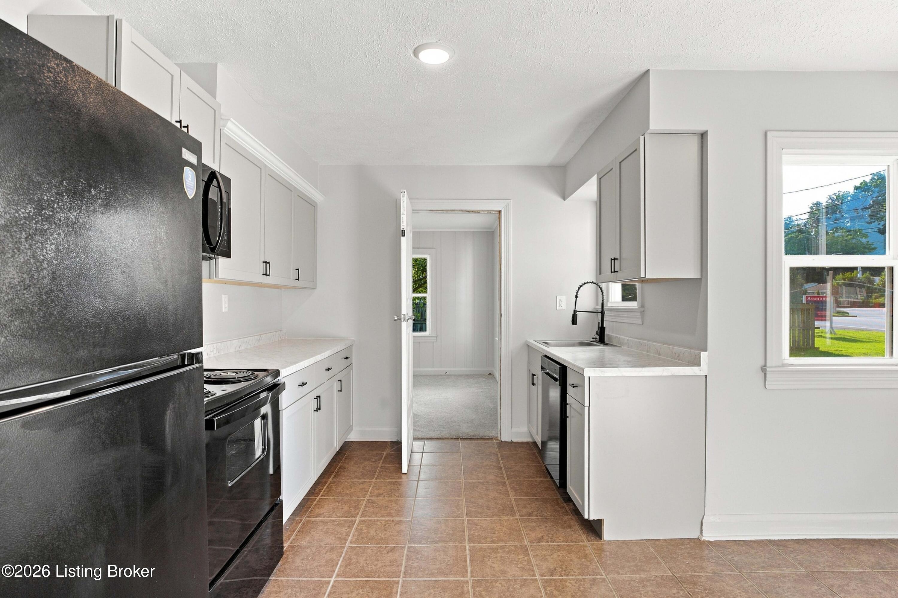 4933 W Pages Ln Property Photo 15