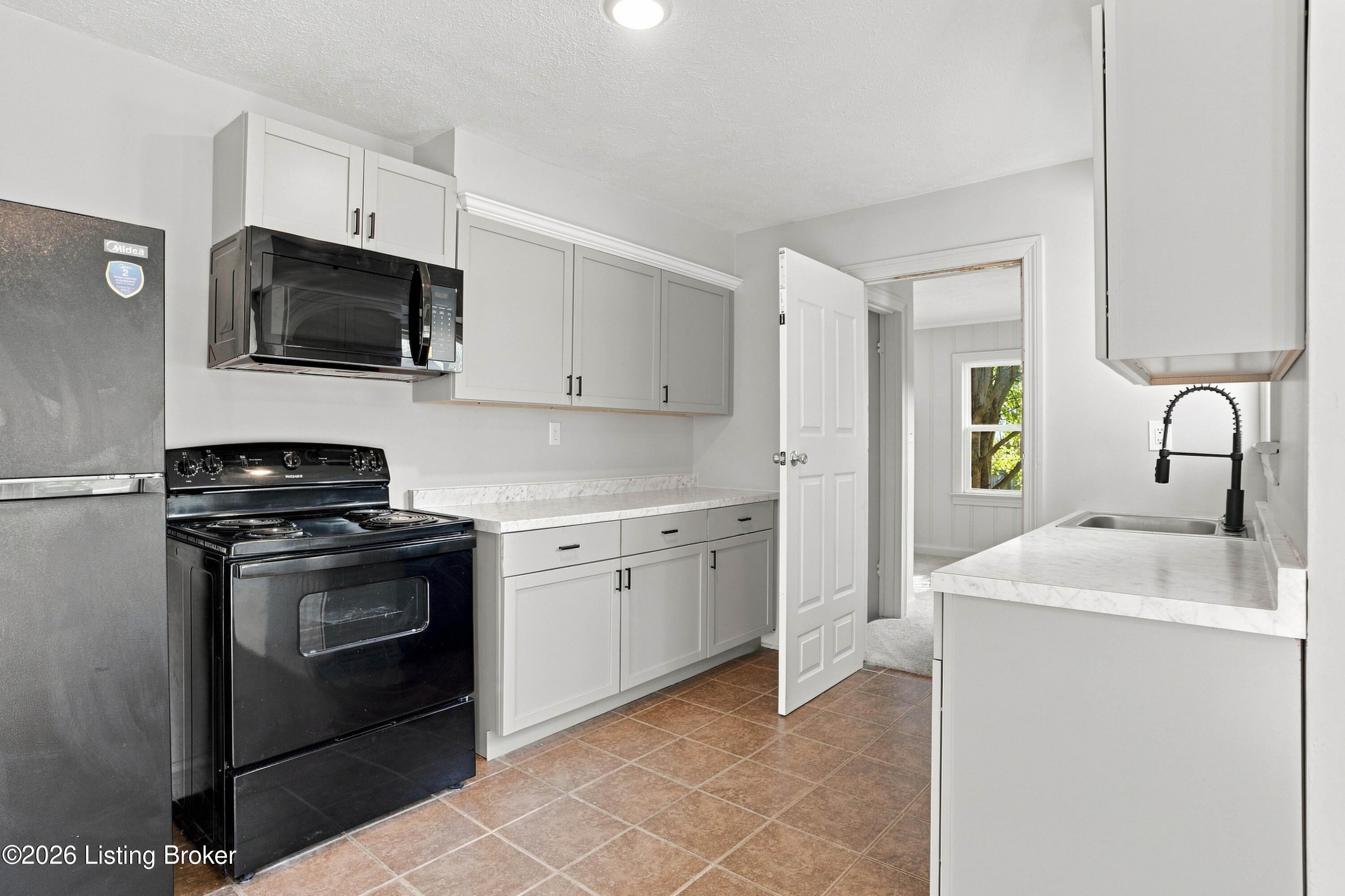 4933 W Pages Ln Property Photo 17