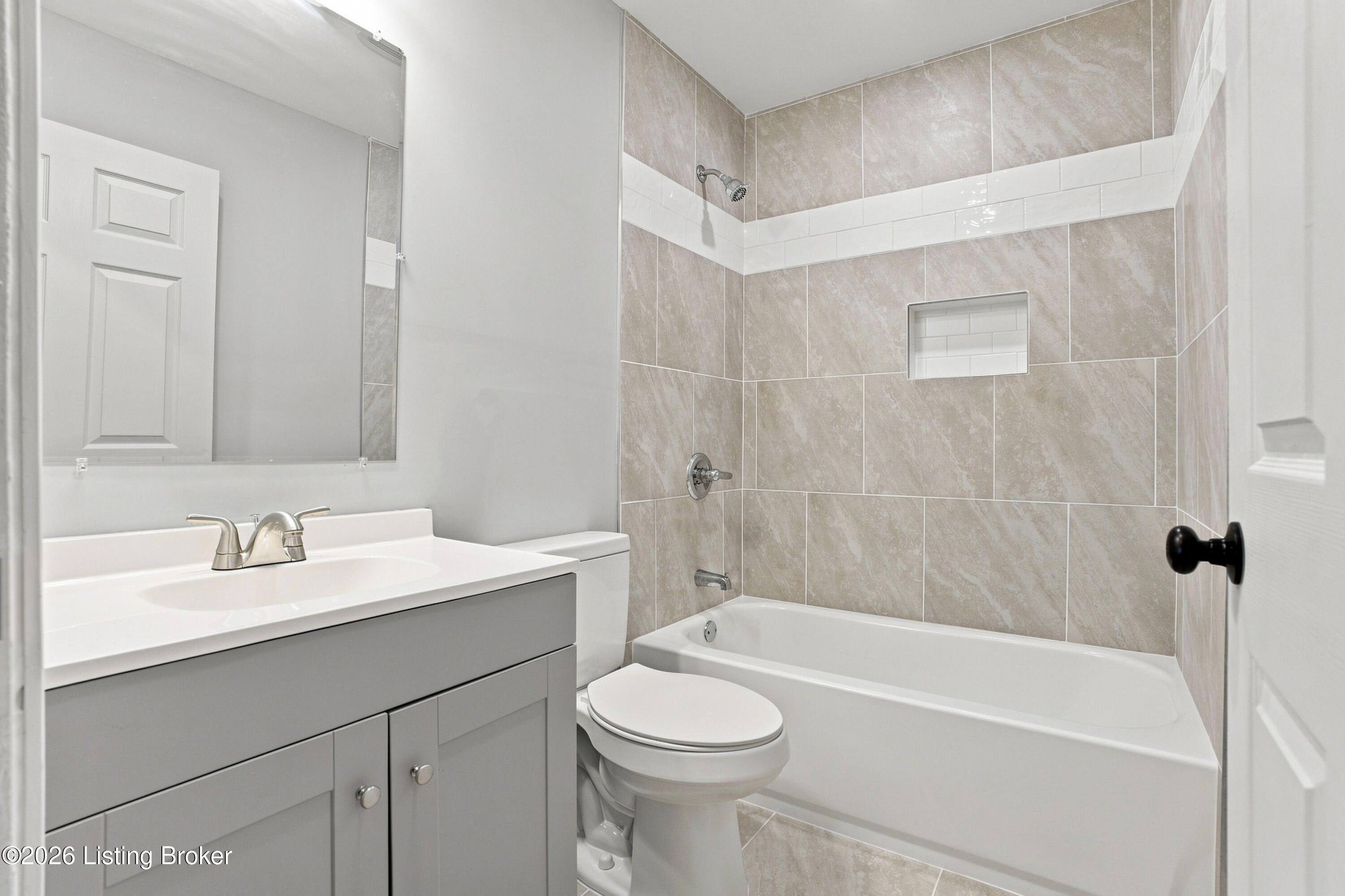 4933 W Pages Ln Property Photo 26