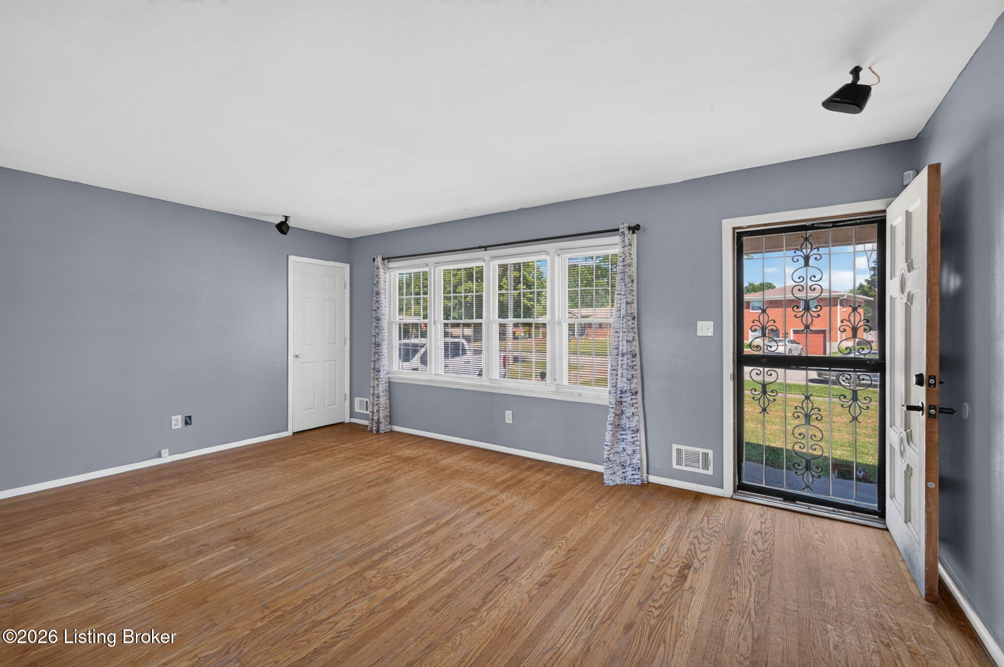 4302 Lahnna Dr Property Photo 5