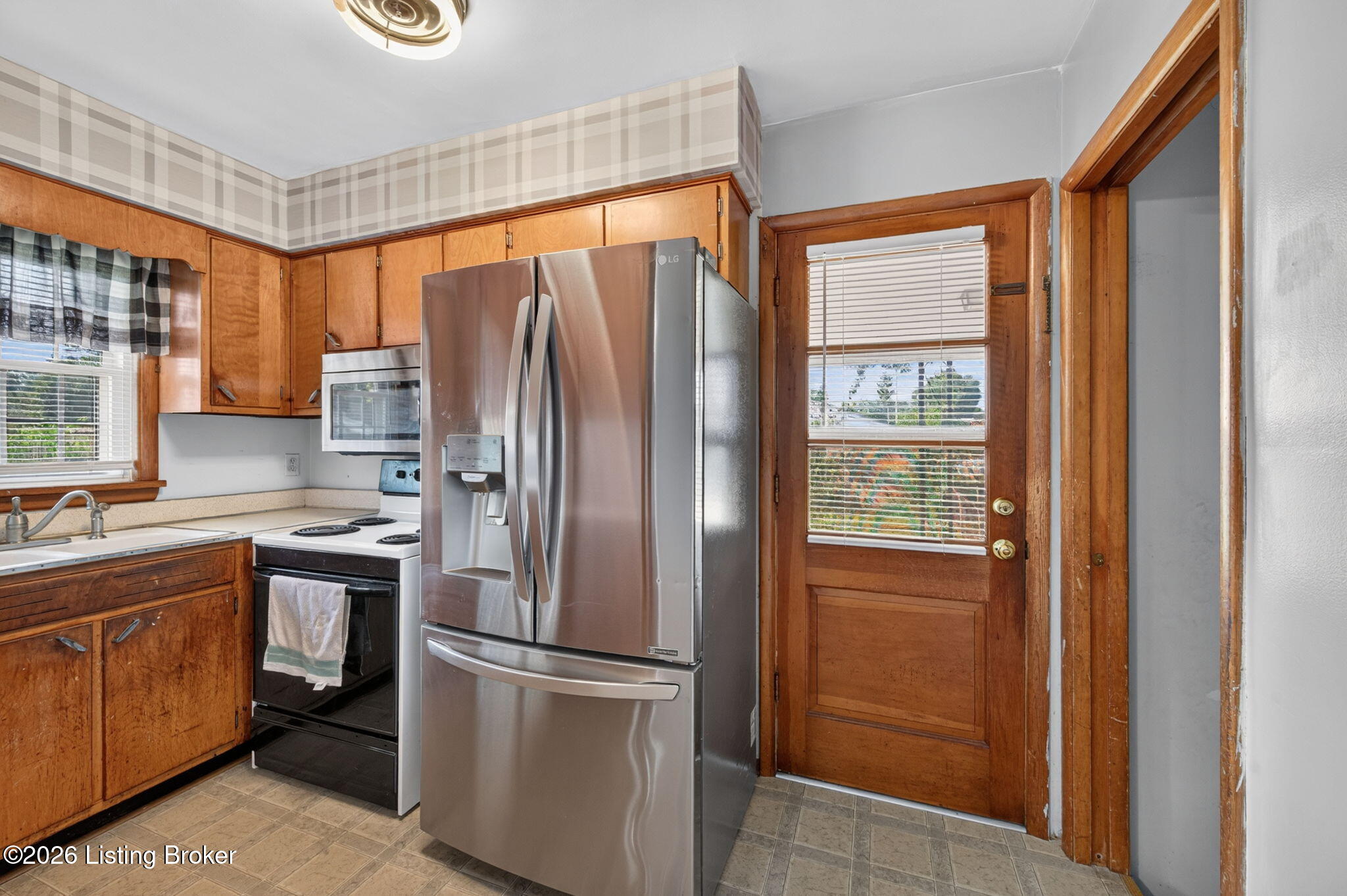 4302 Lahnna Dr Property Photo 9