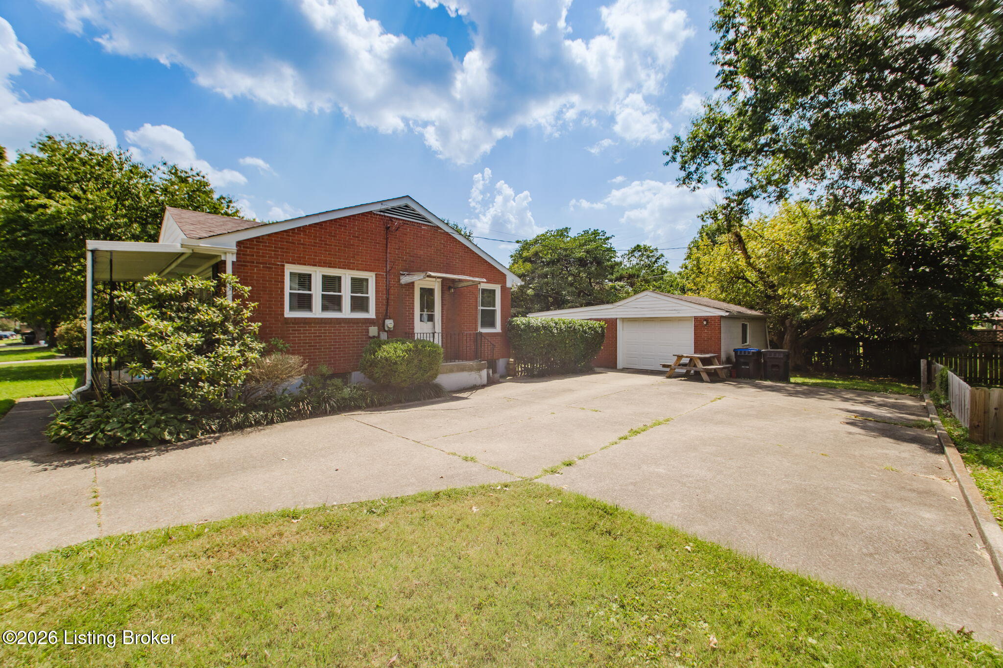 3105 Iris Way Property Photo 4