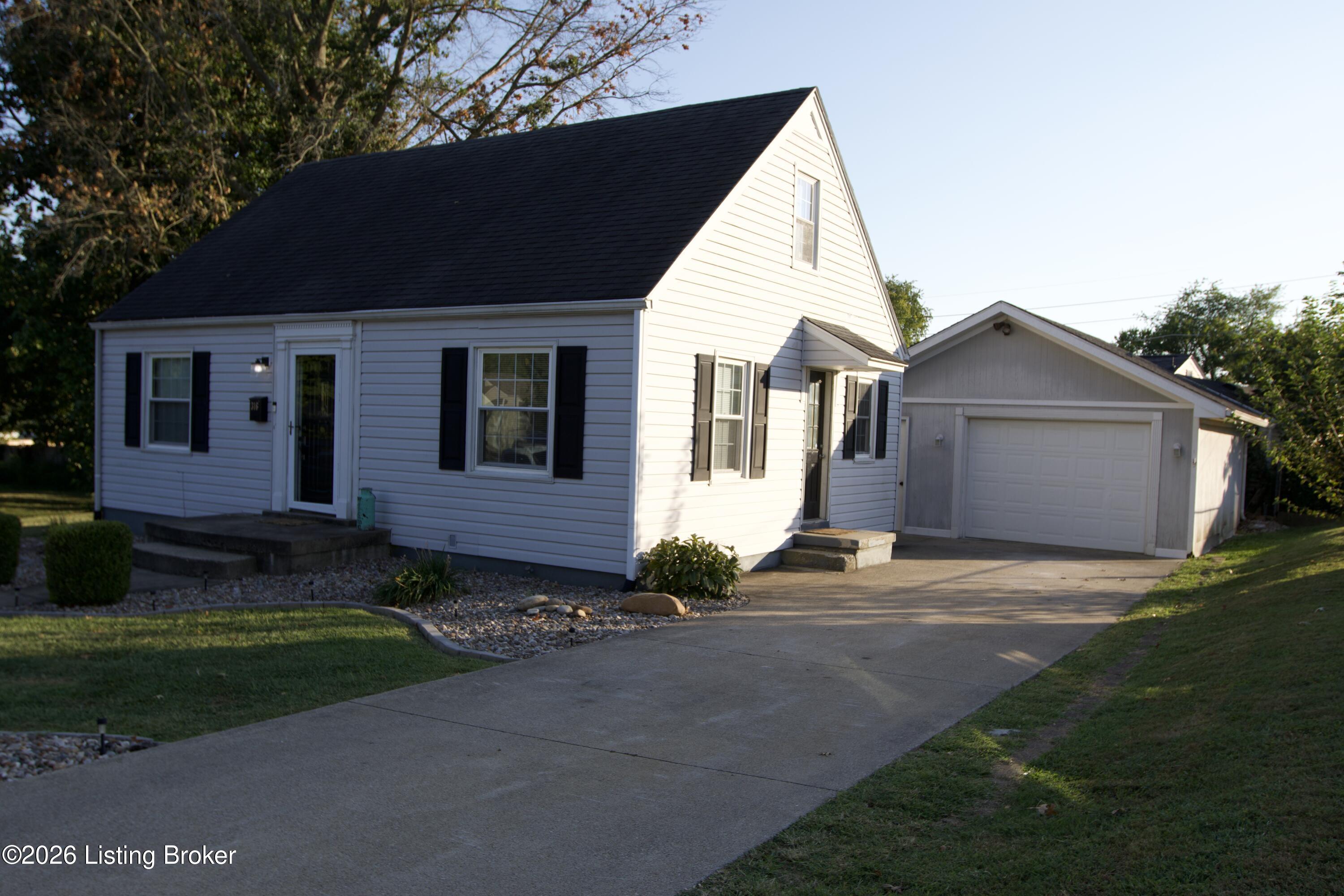 316 Robin Rd Property Photo 3