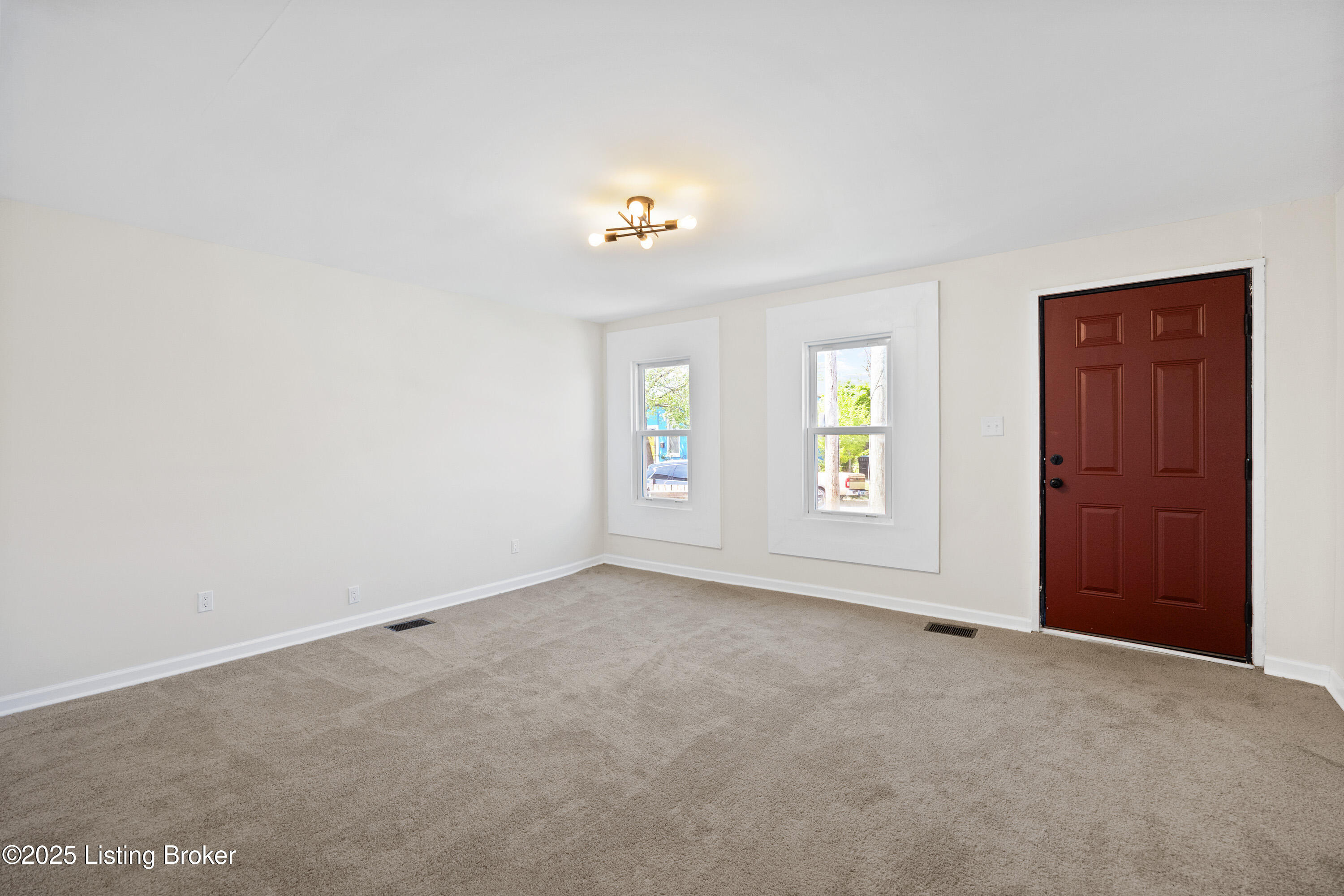 1020 Franklin St Property Photo 4