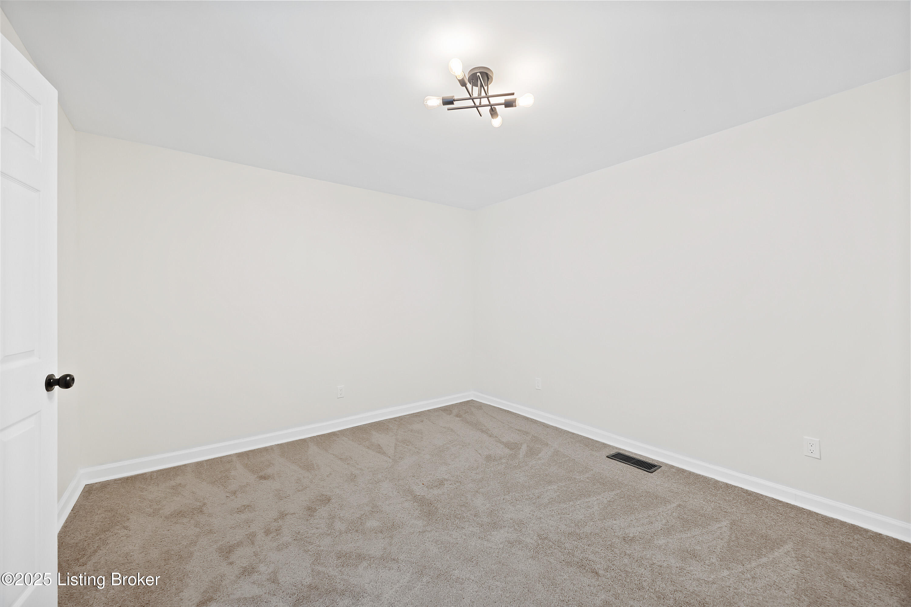 1020 Franklin St Property Photo 8