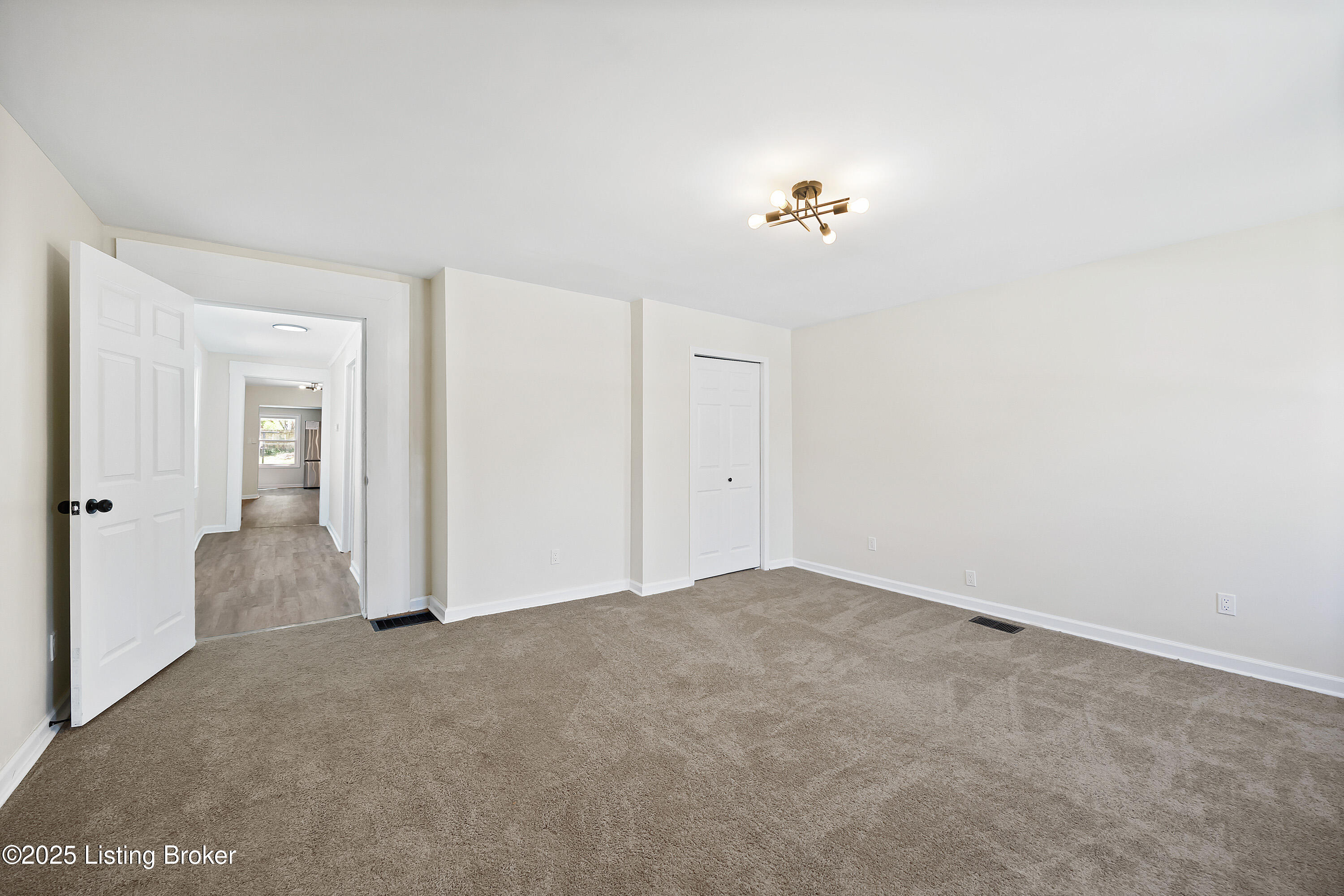 1020 Franklin St Property Photo 18