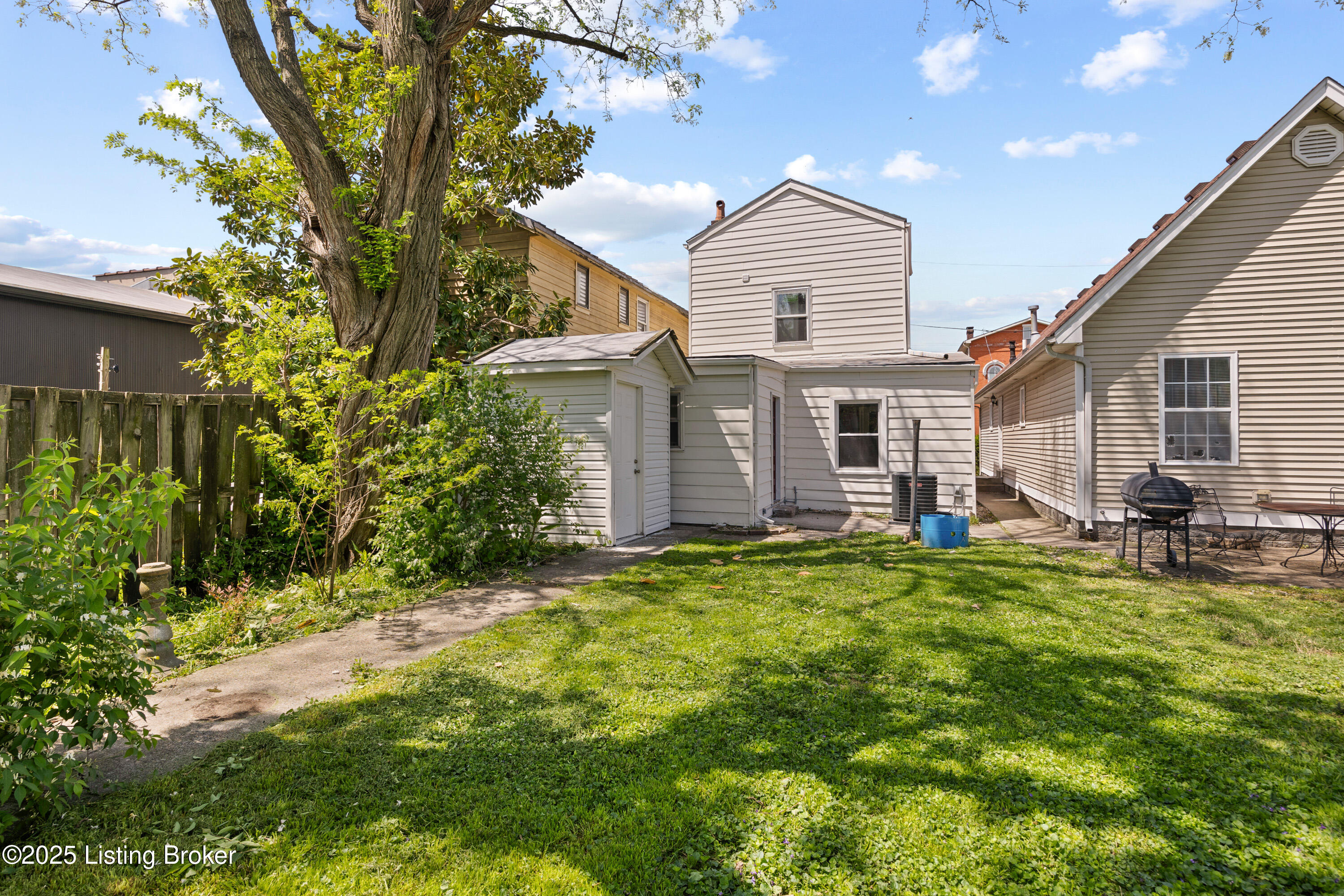 1020 Franklin St Property Photo 27