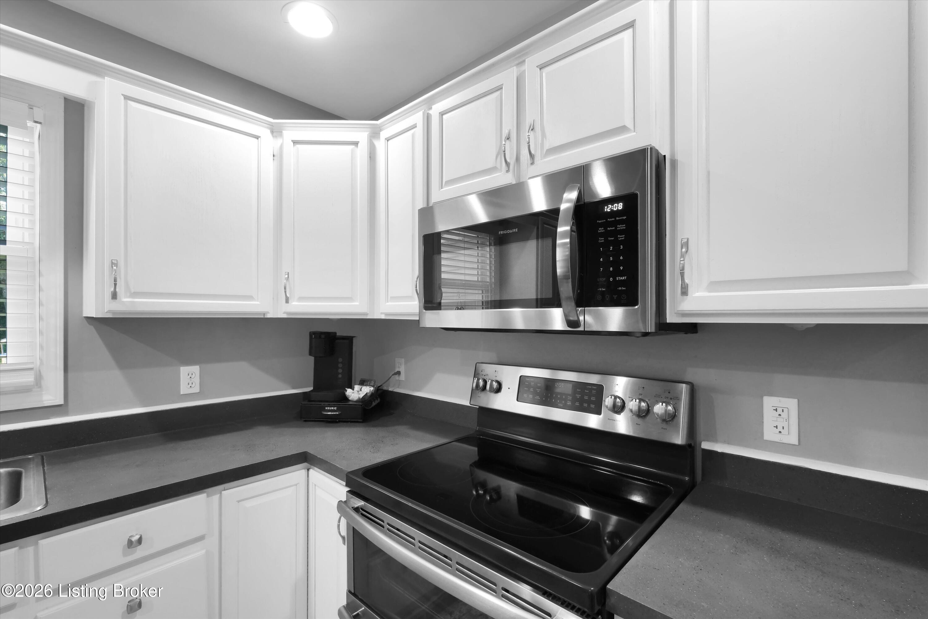 2400 Eastwood Cir Property Photo 18