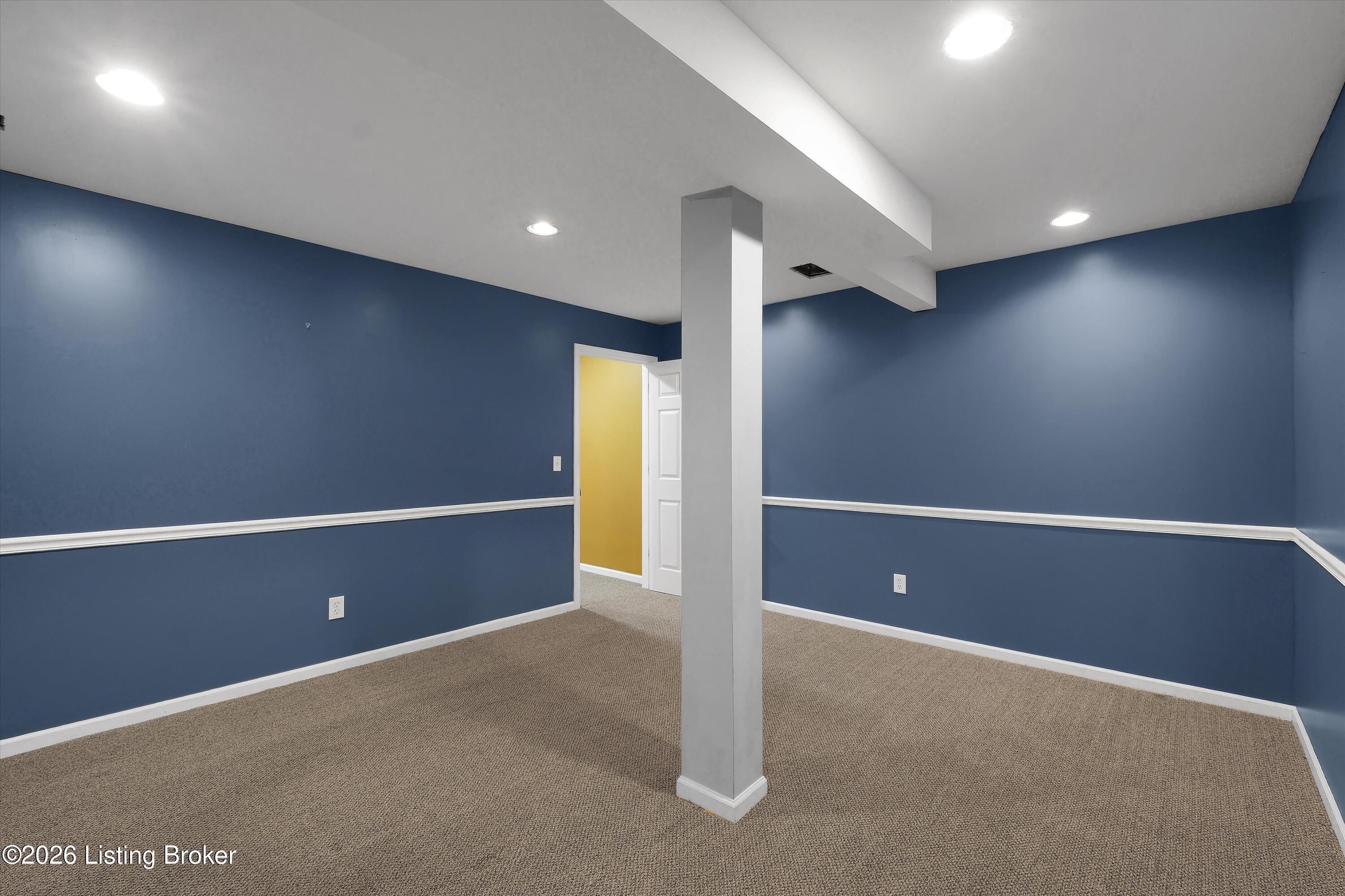 2400 Eastwood Cir Property Photo 38