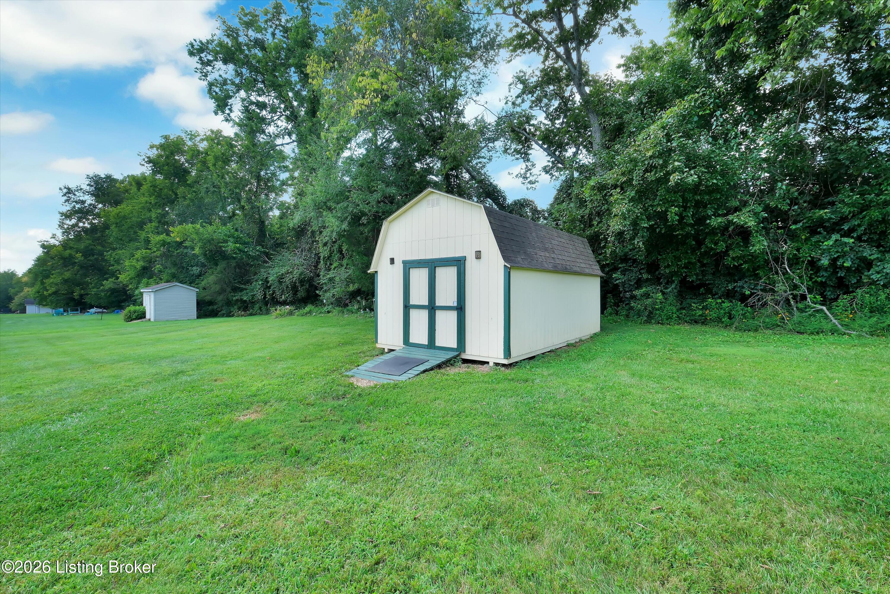 2400 Eastwood Cir Property Photo 40
