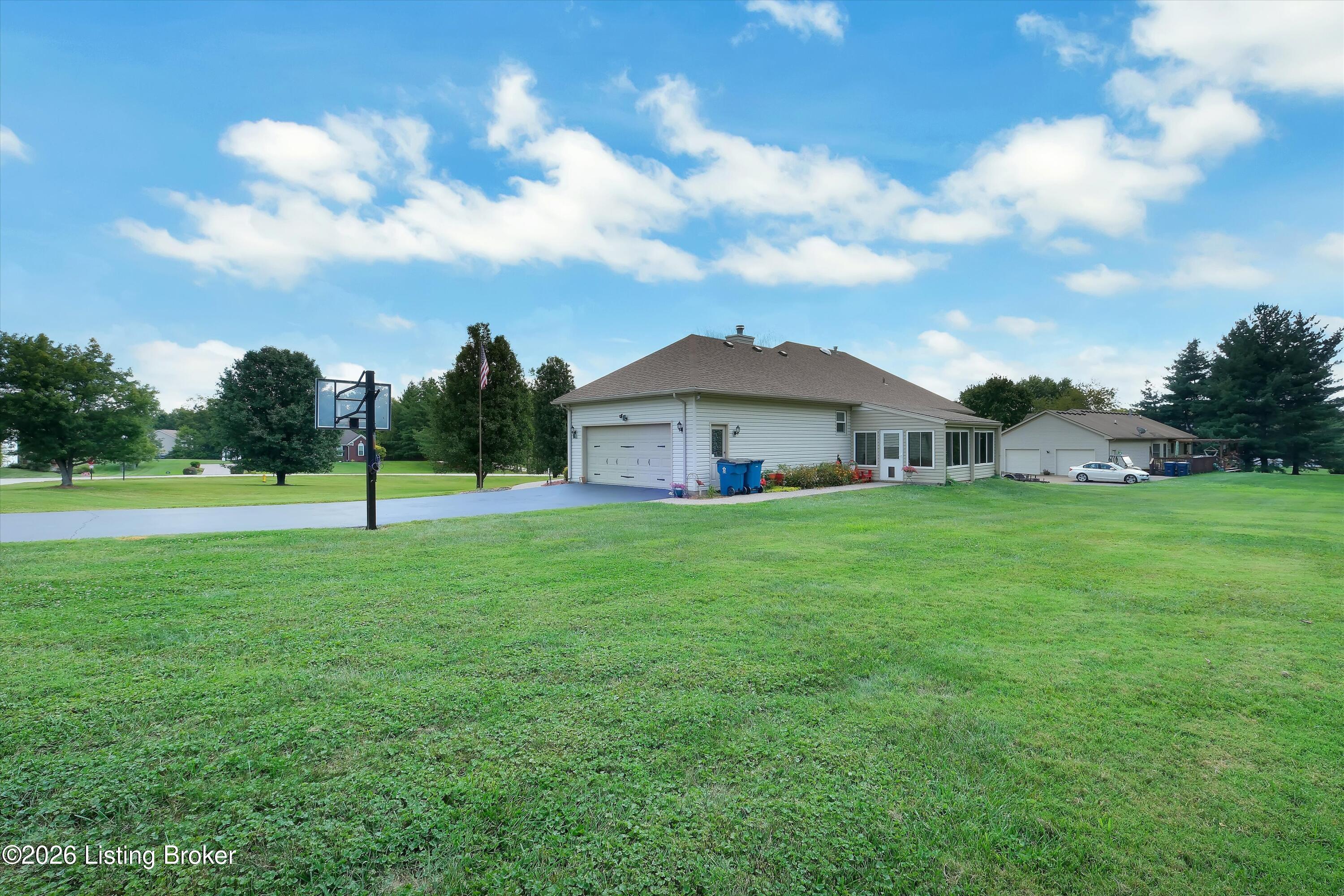 2400 Eastwood Cir Property Photo 41