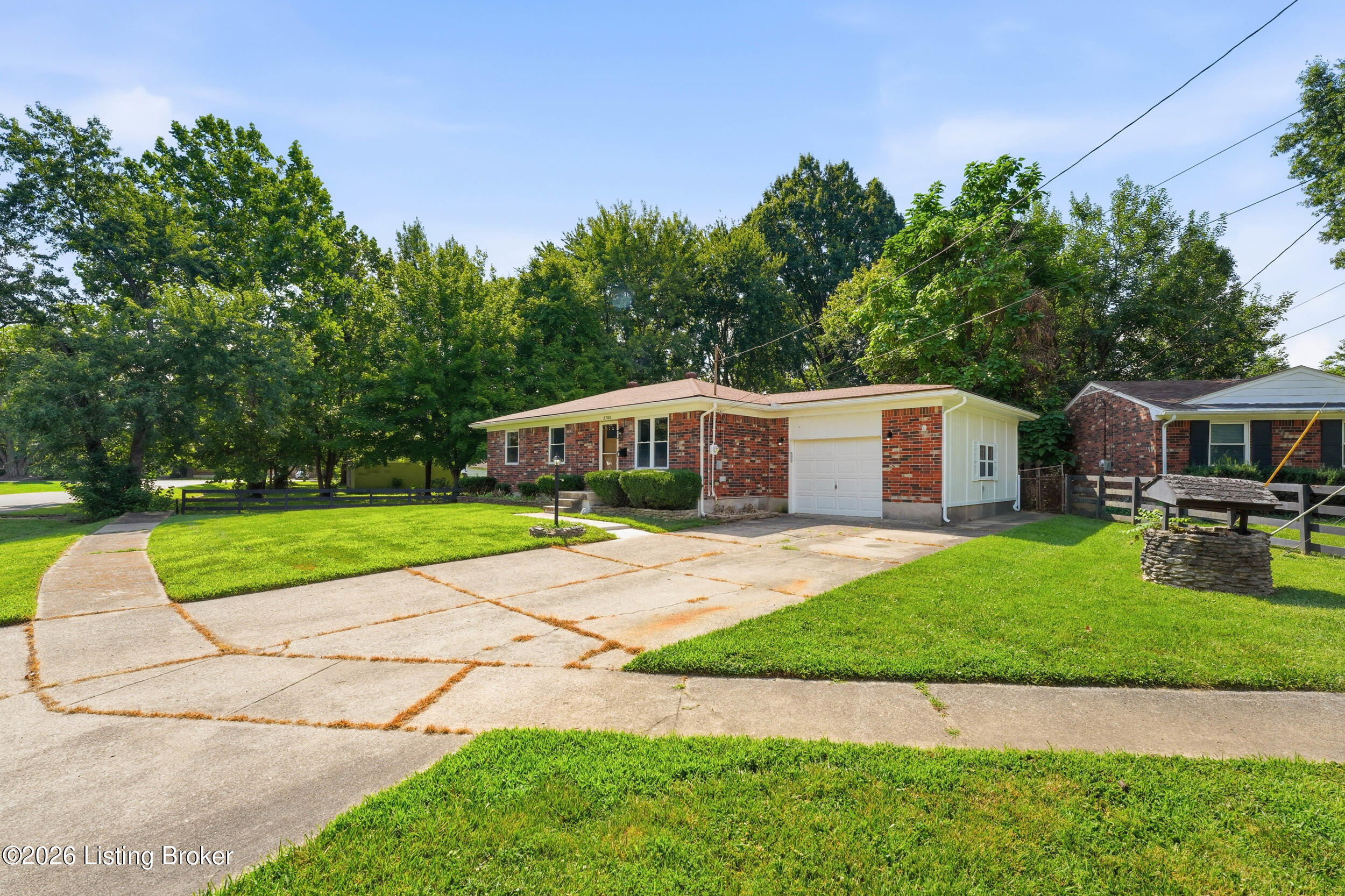 3700 Templewood Dr Property Photo 3