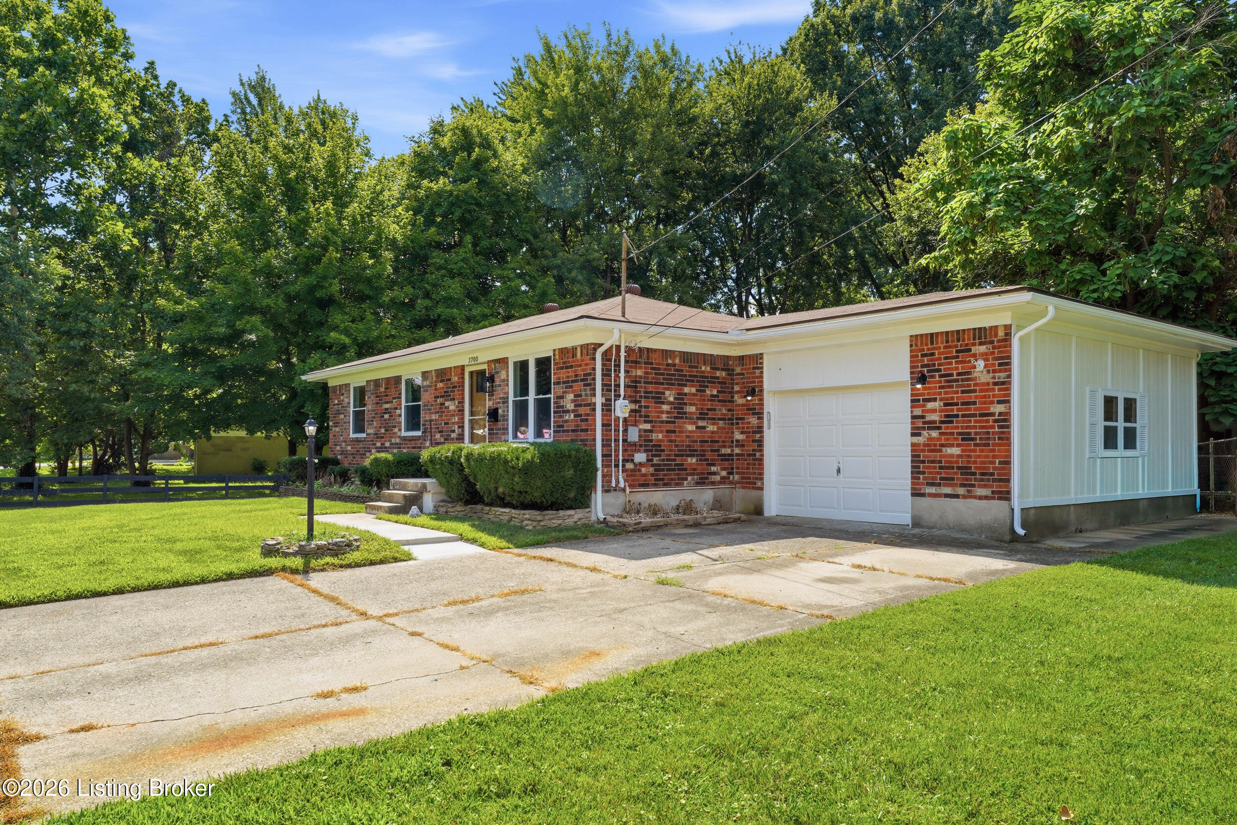 3700 Templewood Dr Property Photo 4