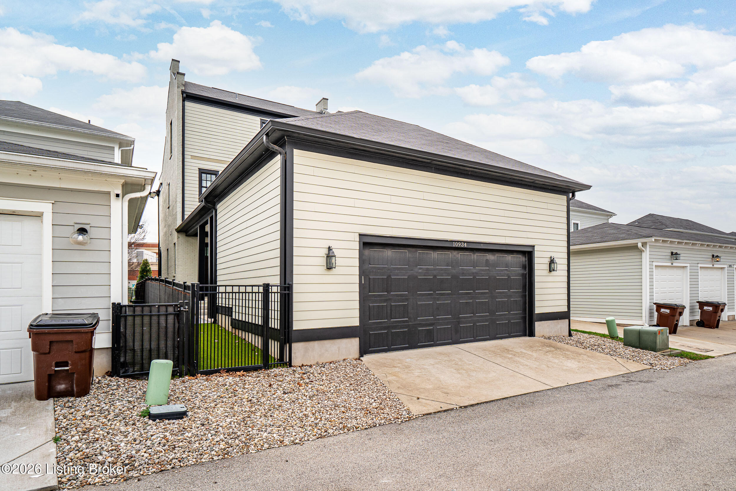 10934 Monkshood Dr Property Photo 5