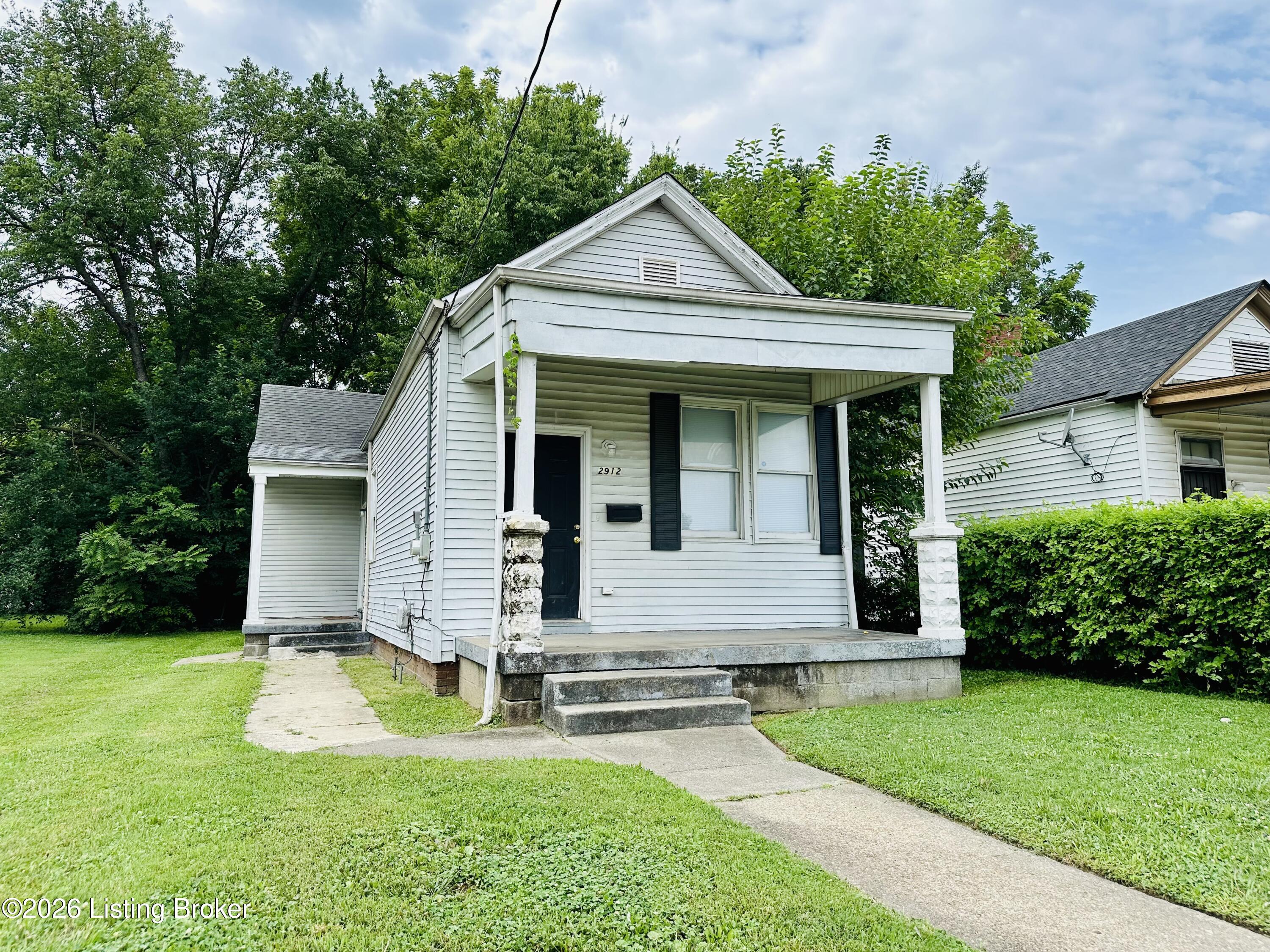 2912 Greenwood Ave Property Photo 2